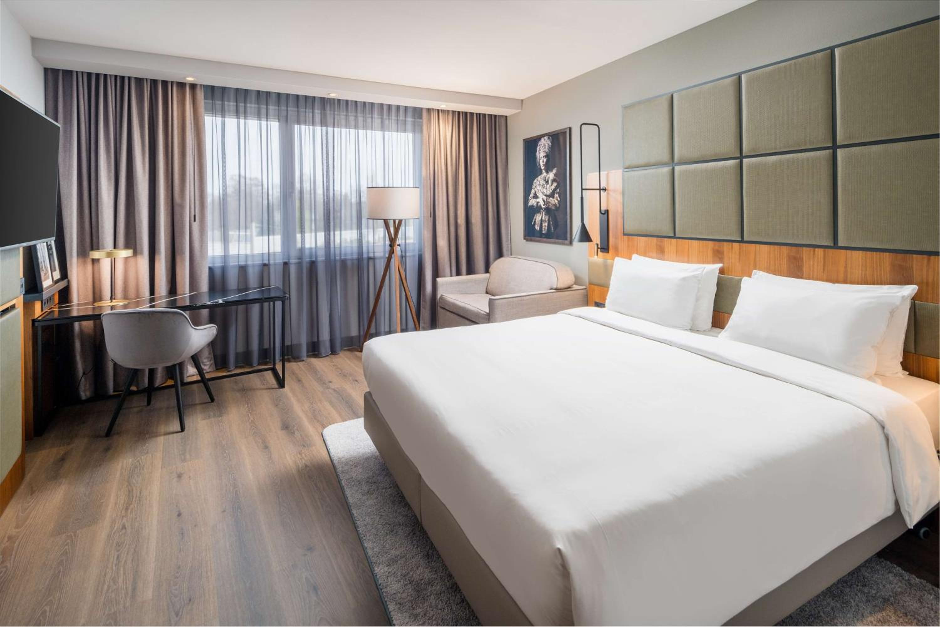 Standard Room thumbnail 5