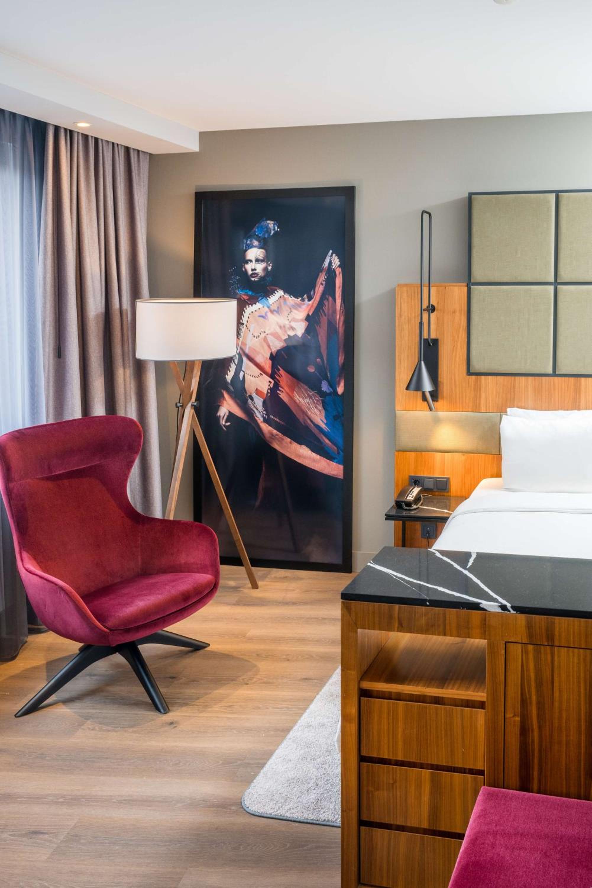 One-Bedroom Suite thumbnail 5