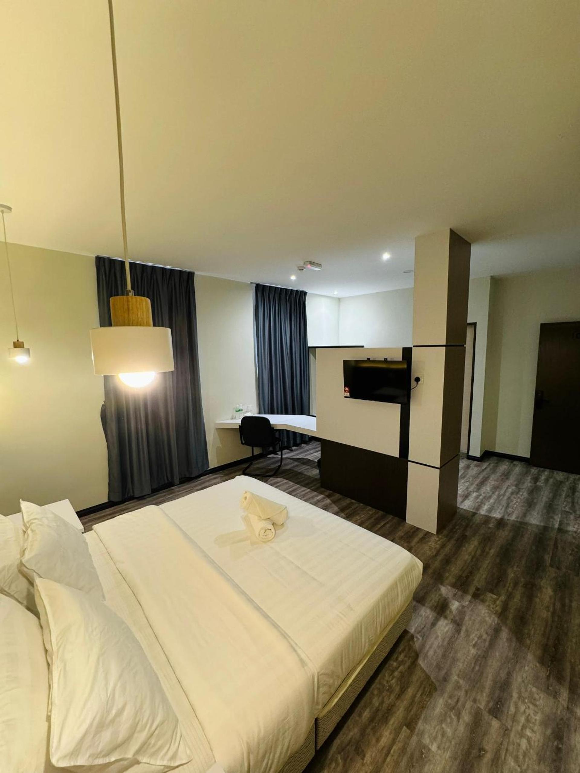 Deluxe King Room photo 3