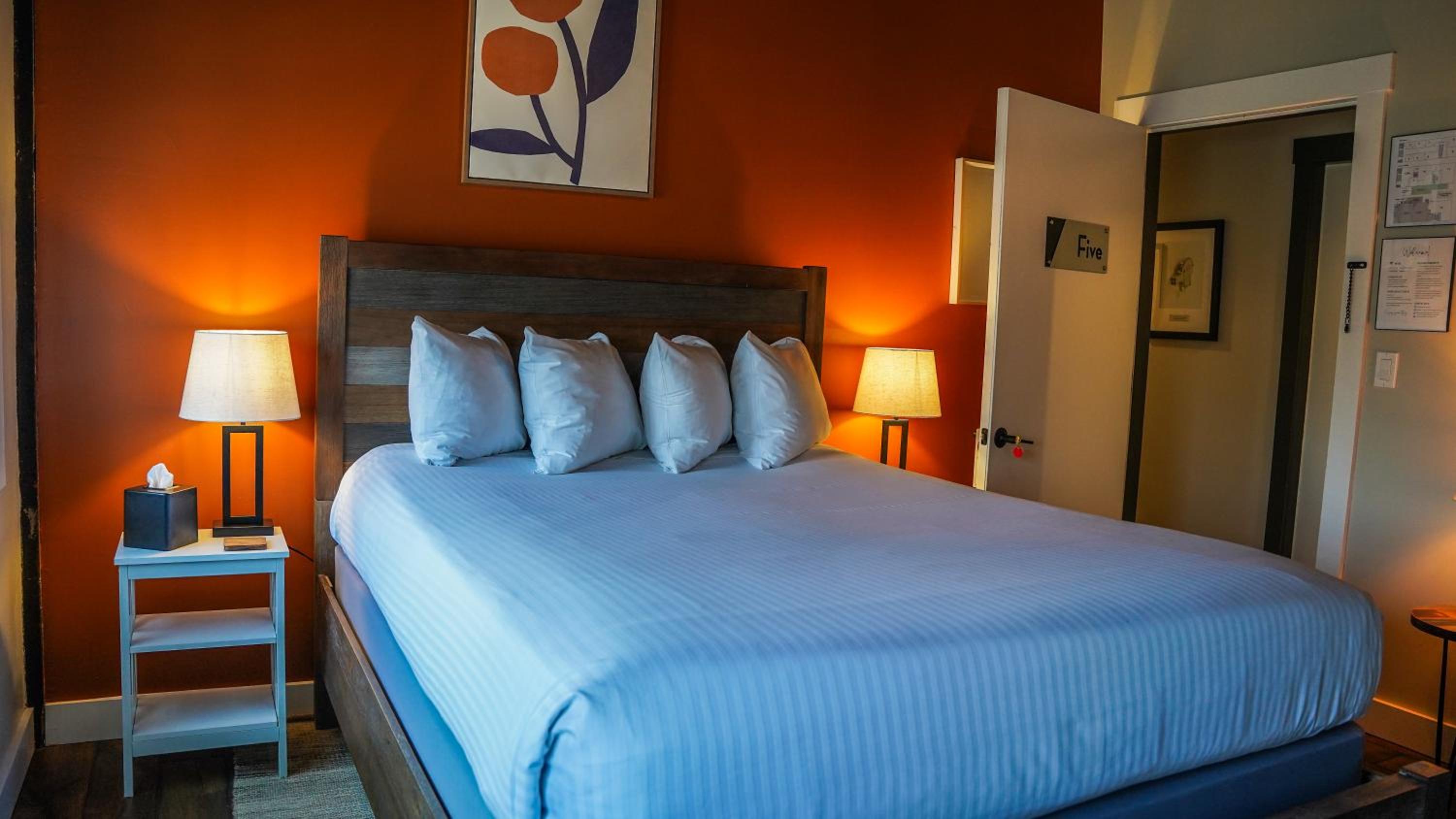 Standard Queen Room