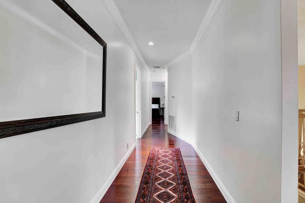 Seven-Bedroom House photo 3