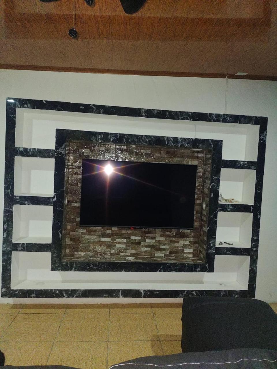 Five-Bedroom House photo 2