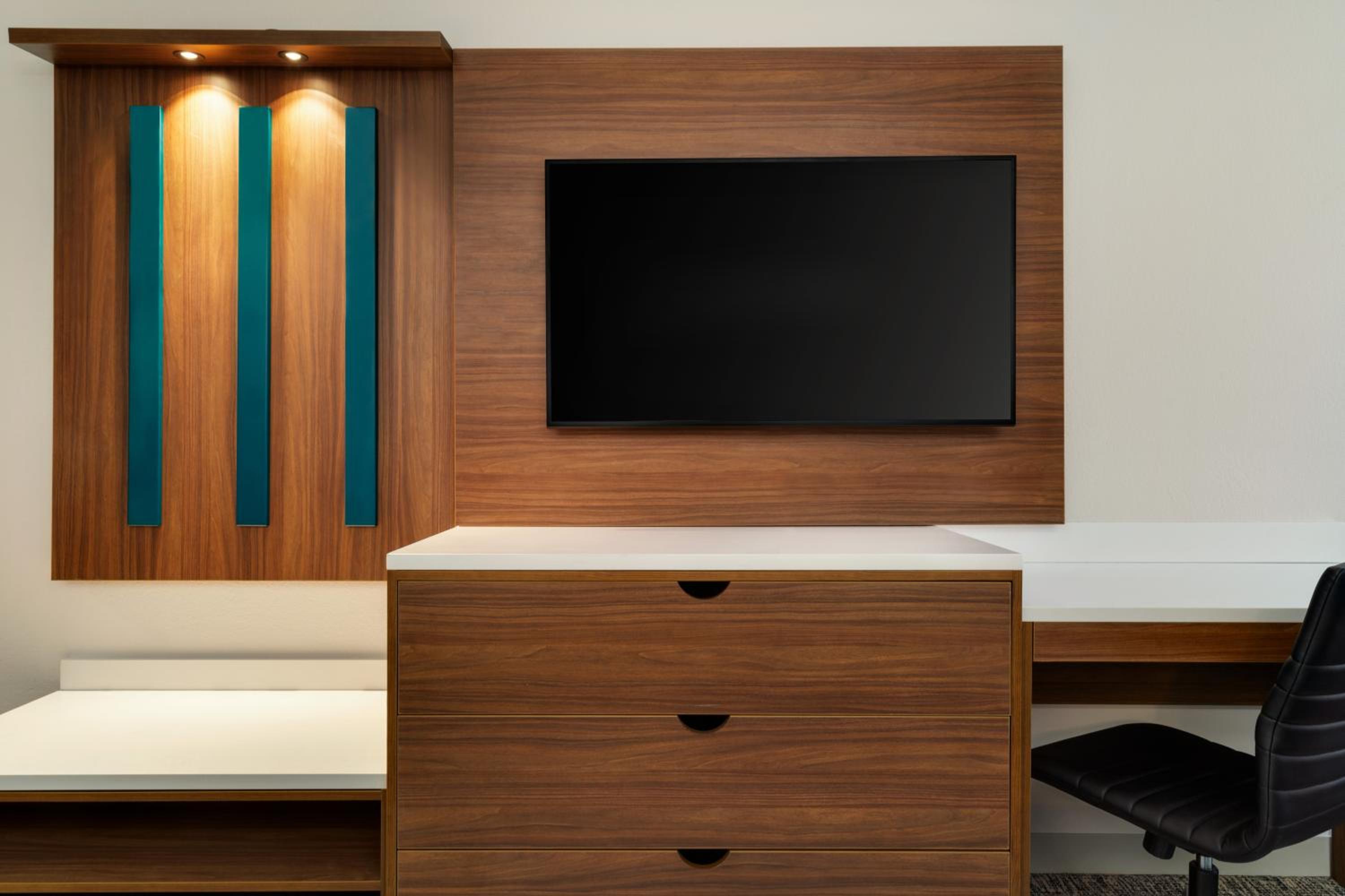 Executive King Room with Sofa Bed - Non-Smoking - Photo 2