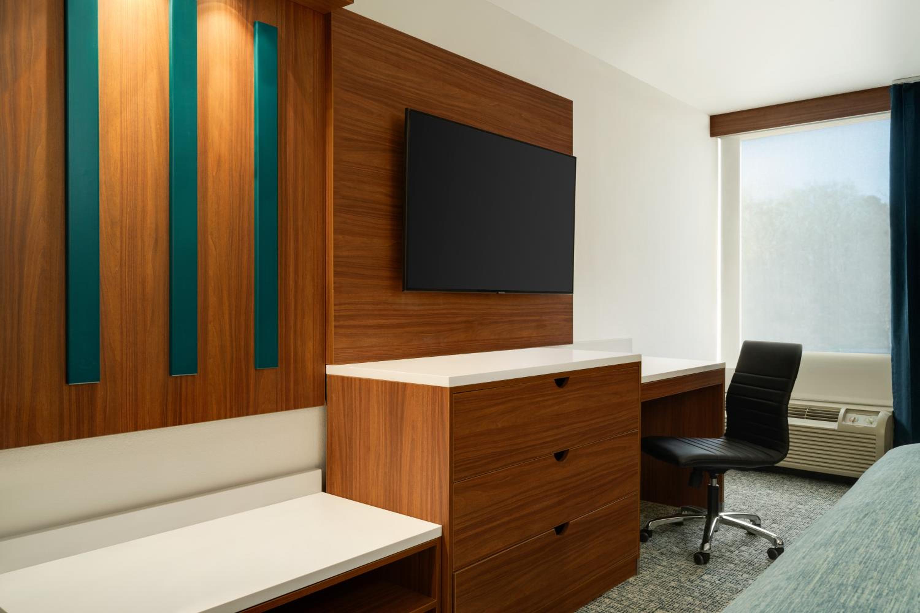 Executive King Room with Sofa Bed - Non-Smoking - Photo 5