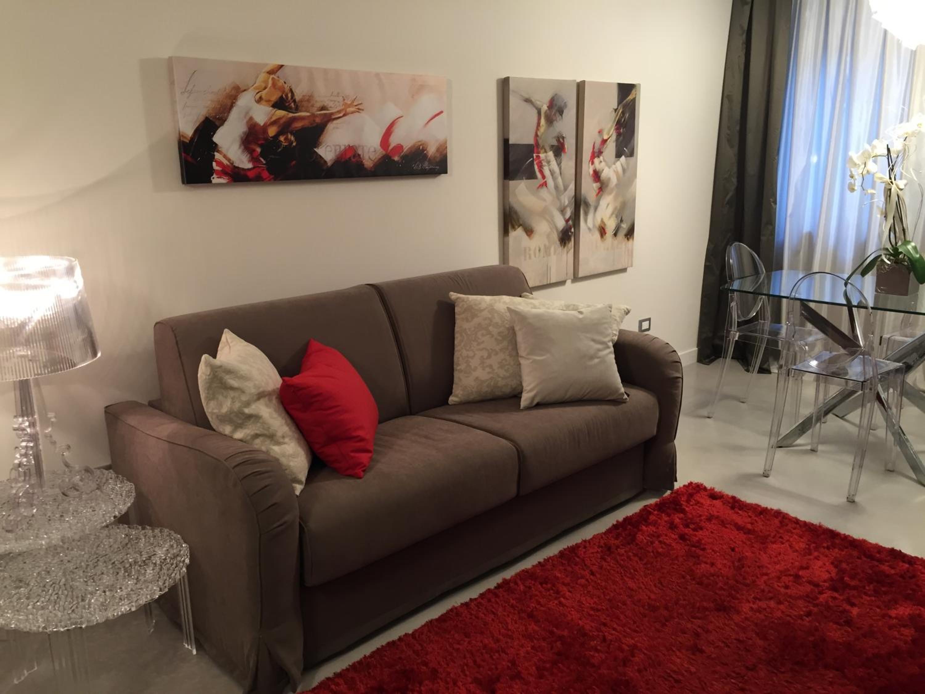 One-Bedroom Apartment