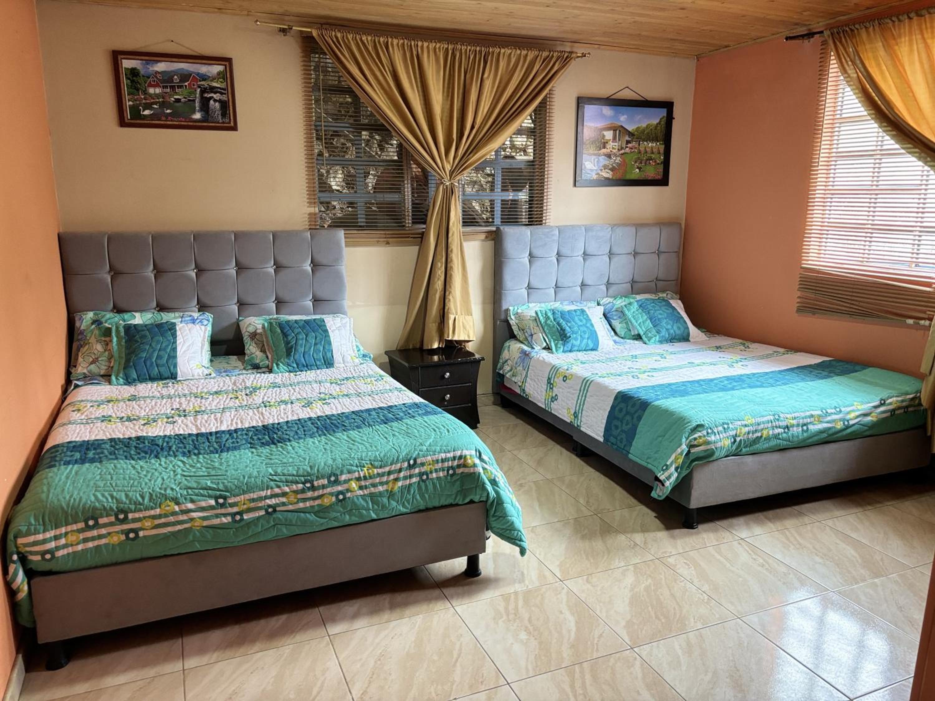 Quadruple Room with Private Bathroom photo 3