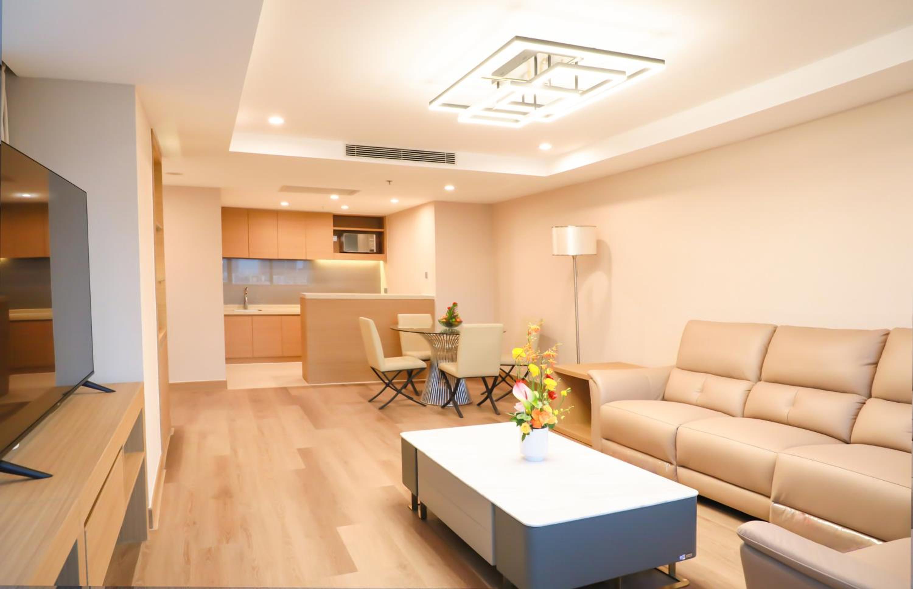One-Bedroom King Suite thumbnail 5
