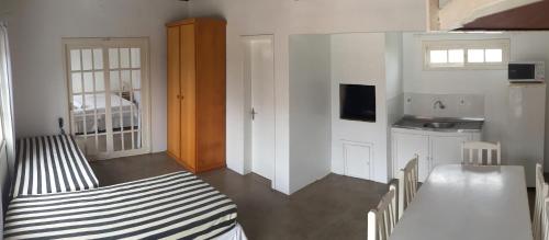 Large Studio photo 1