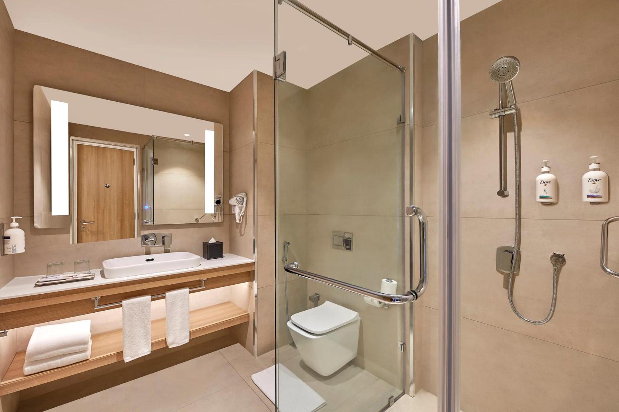 Standard Queen Room - Photo 7