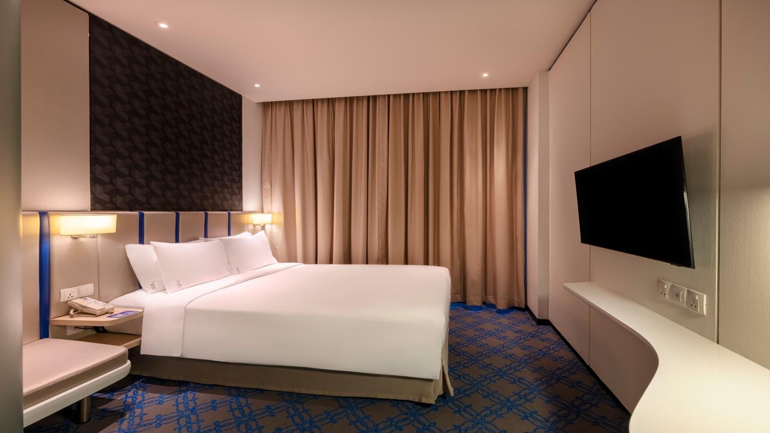 Standard Queen Room - Free Breakfast photo 3