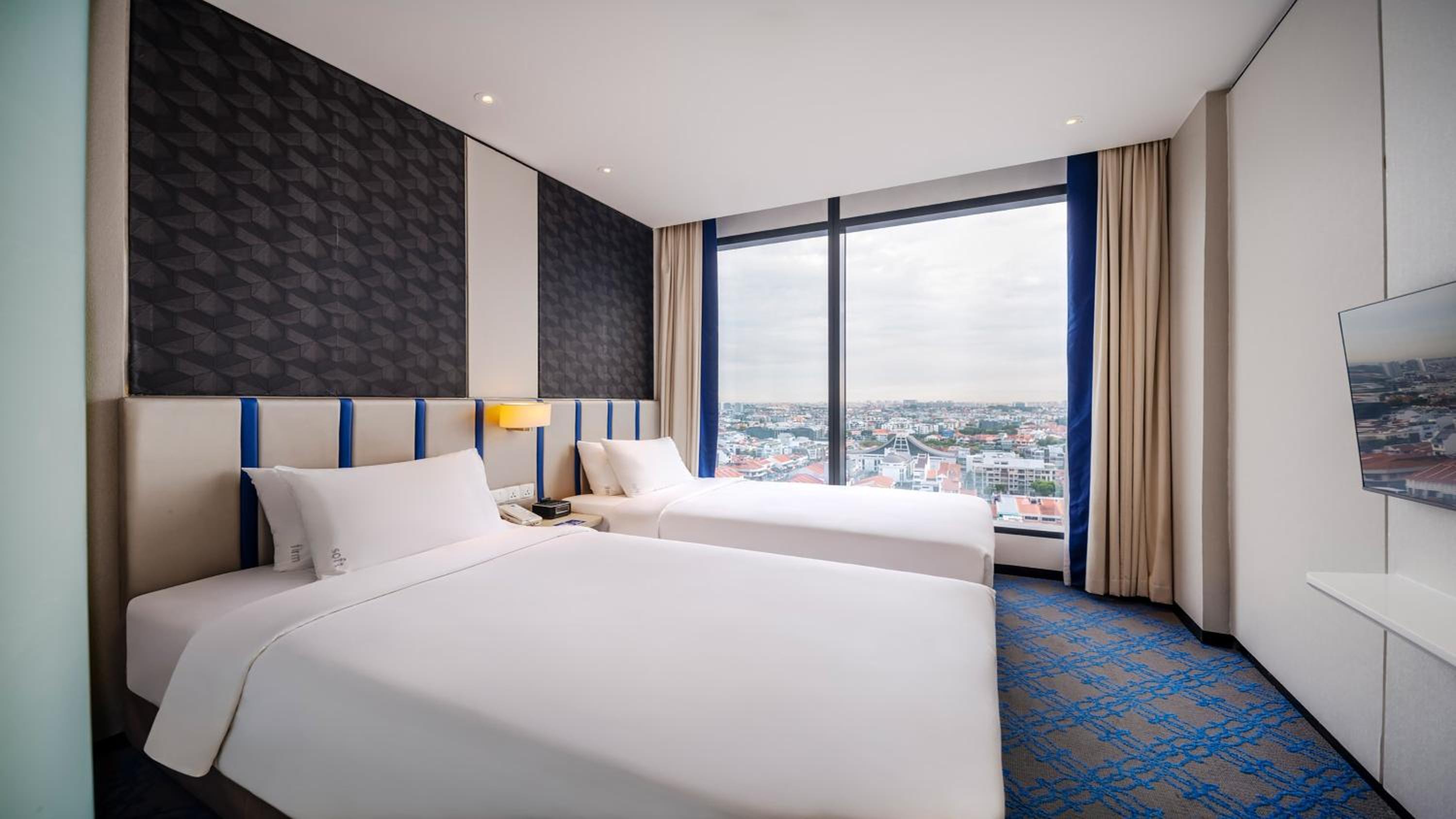 Standard Twin Room with City View and High Floor - Free Breakfast, photo 6