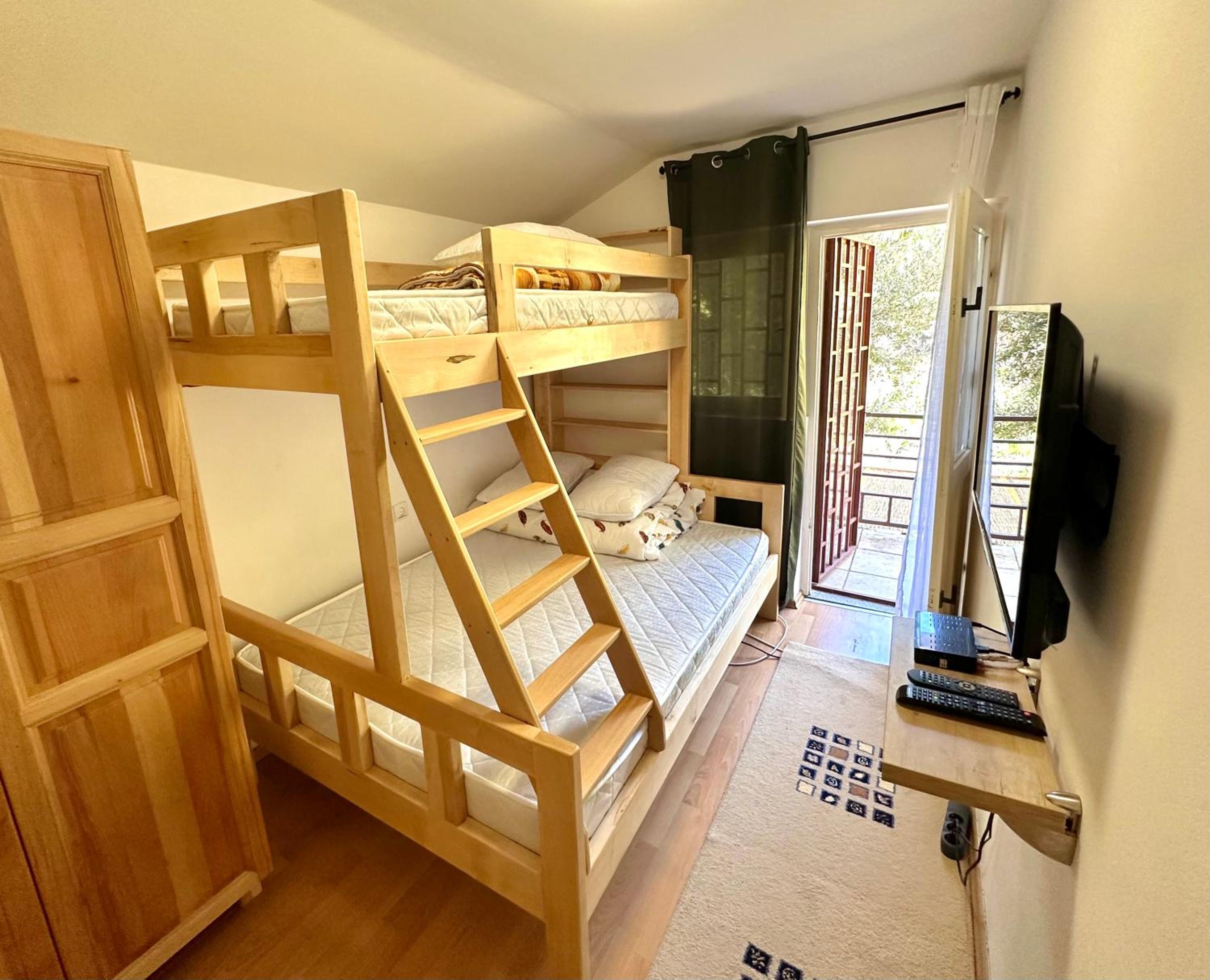 Four-Bedroom House photo 3