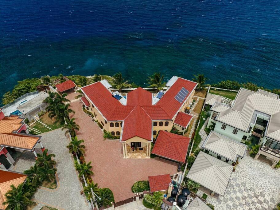 Villa photo 2
