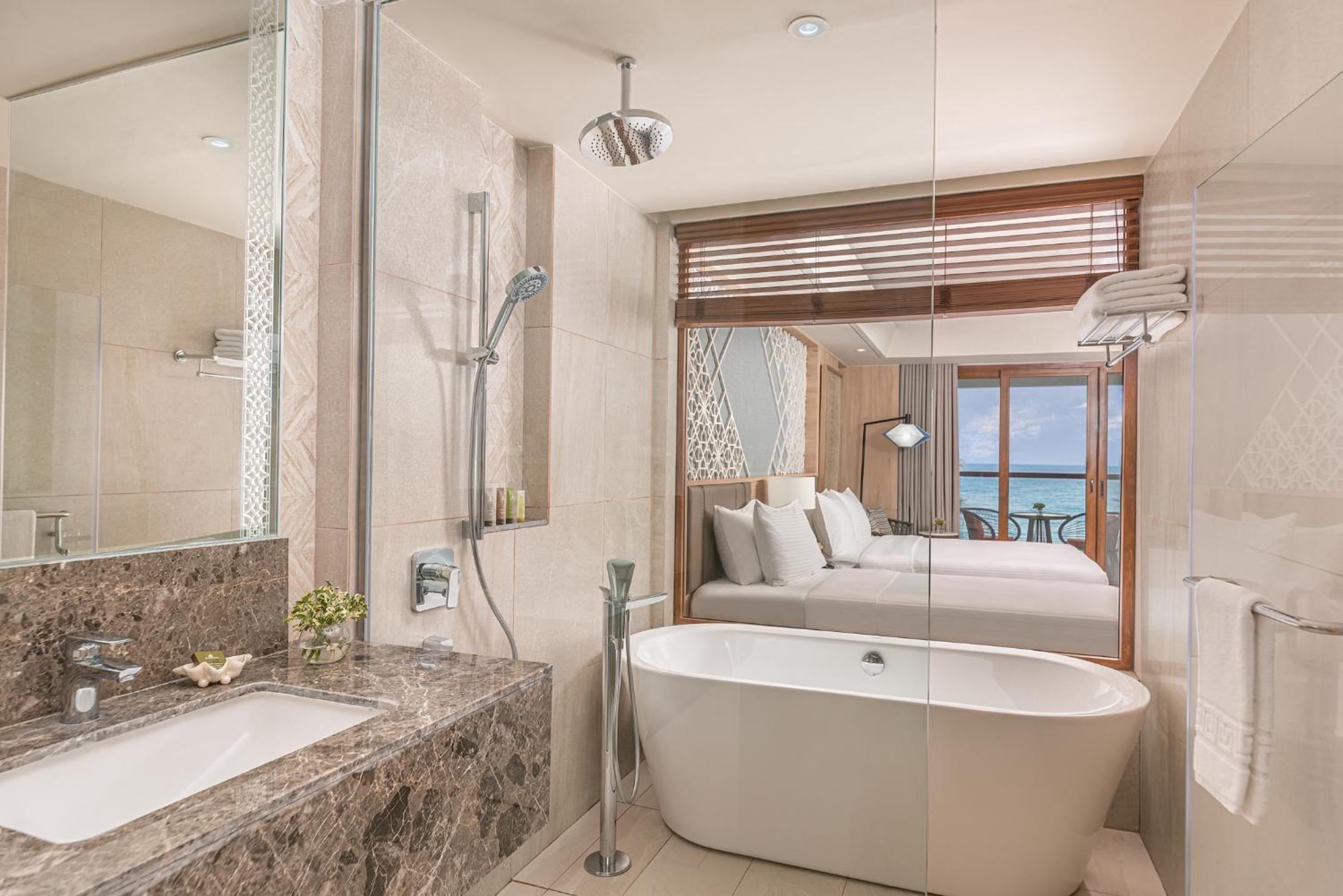 Grand Room with Beach View - Photo 3