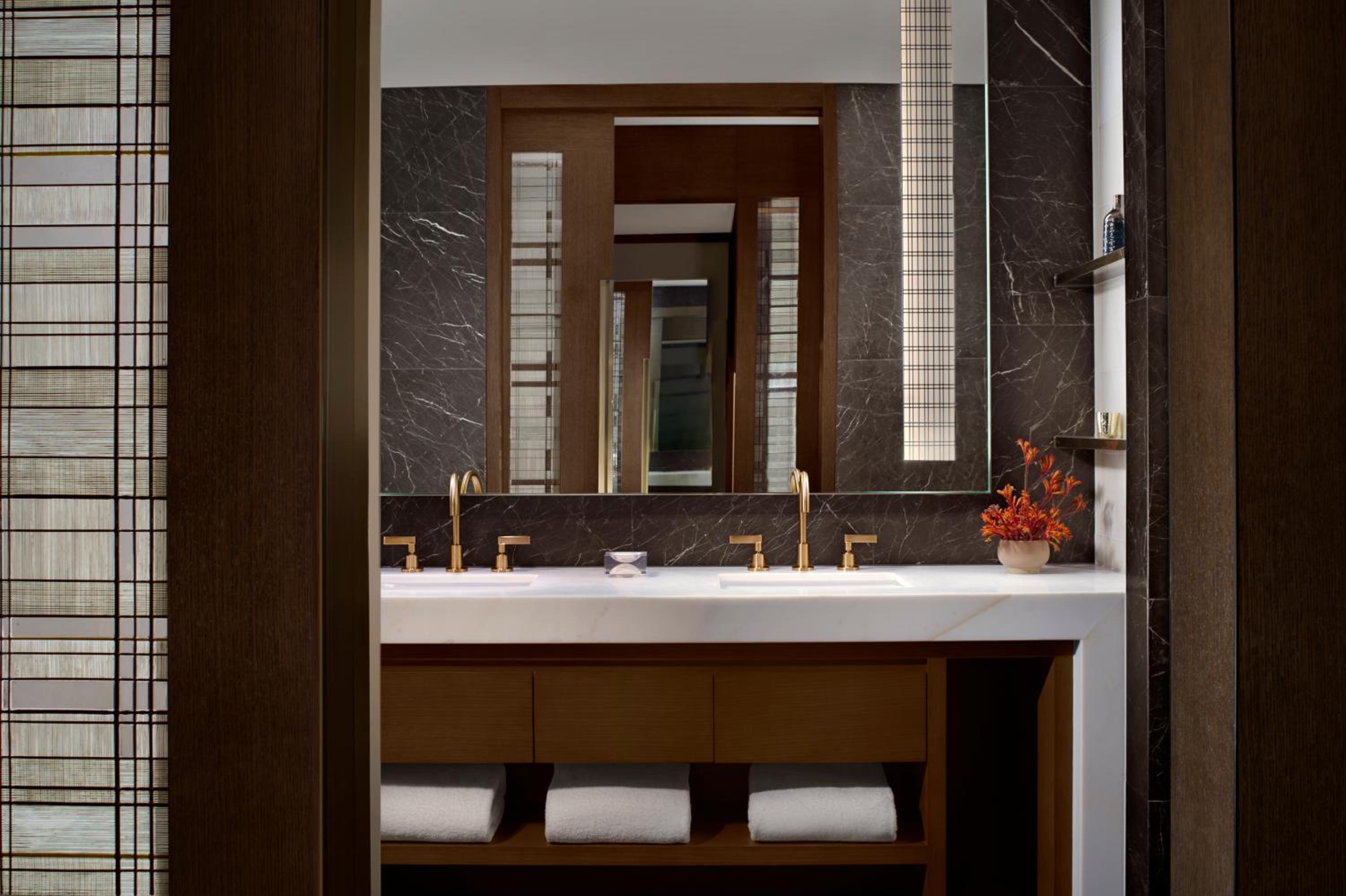 Premier Ritz-Carlton Club King