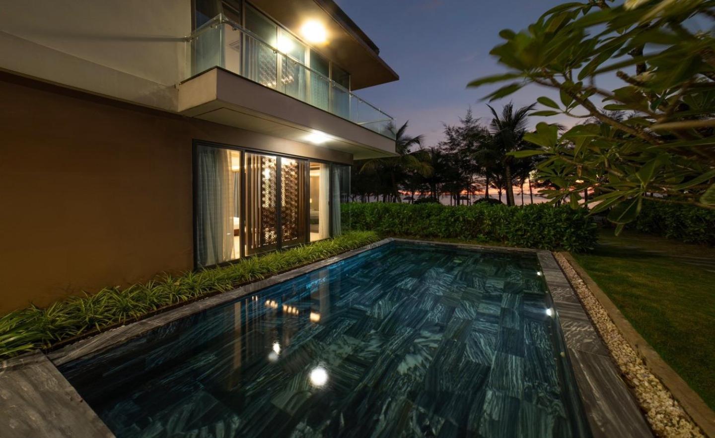 Three-Bedroom Beachfront Villa with Private Pool - Photo 16