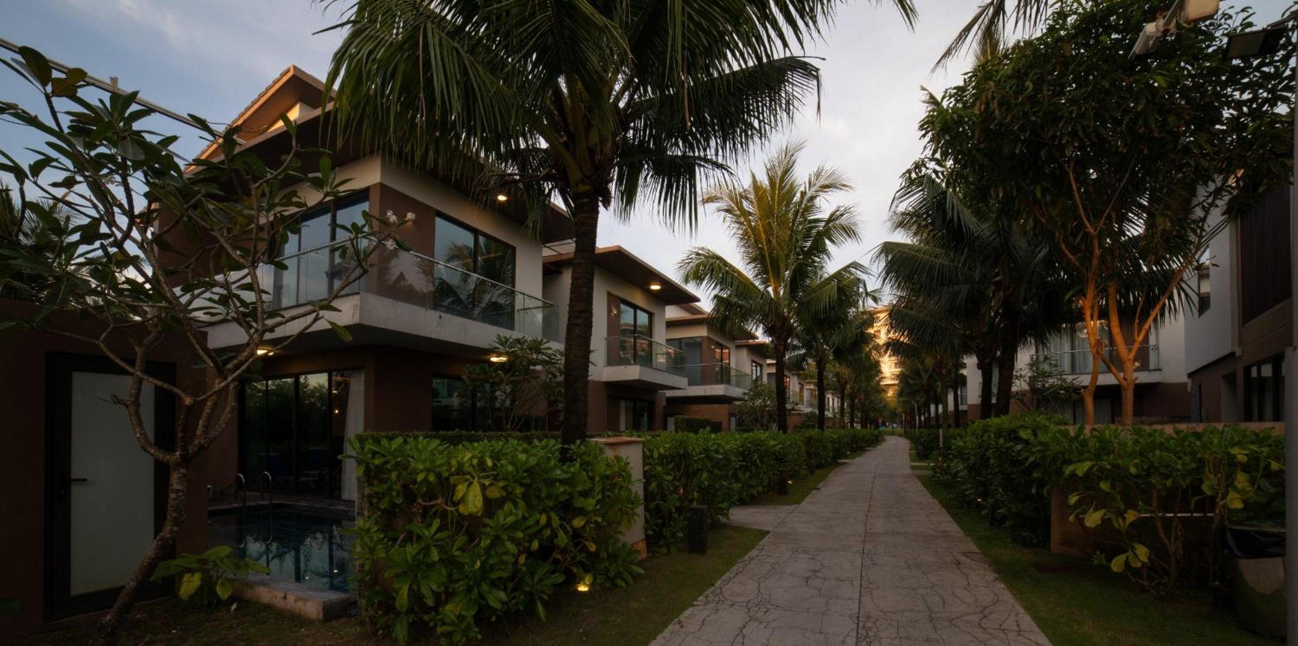 Four-Bedroom Villa with Private Pool - Photo 21