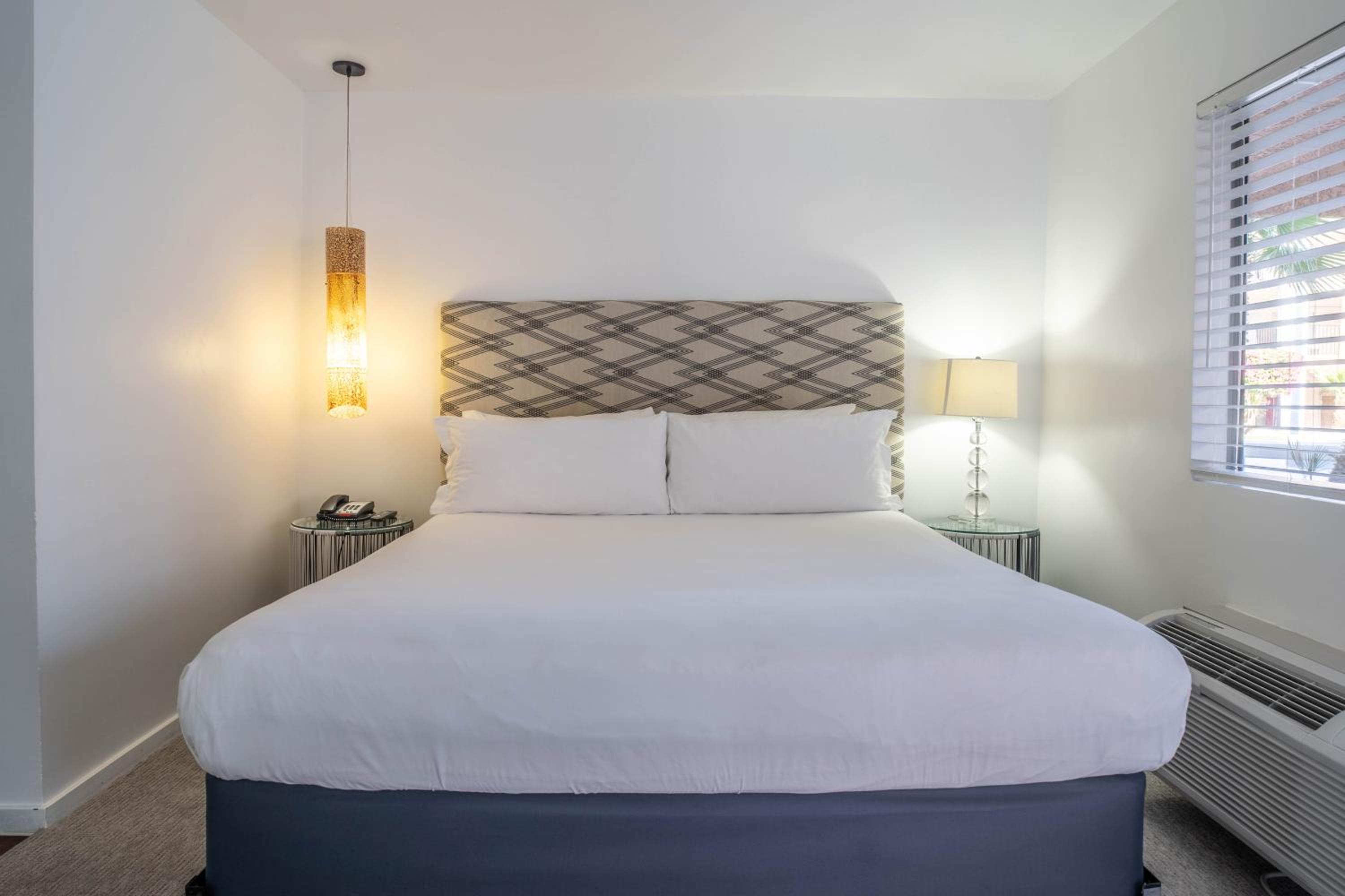 Premium Suite with Private Pool - Photo 16