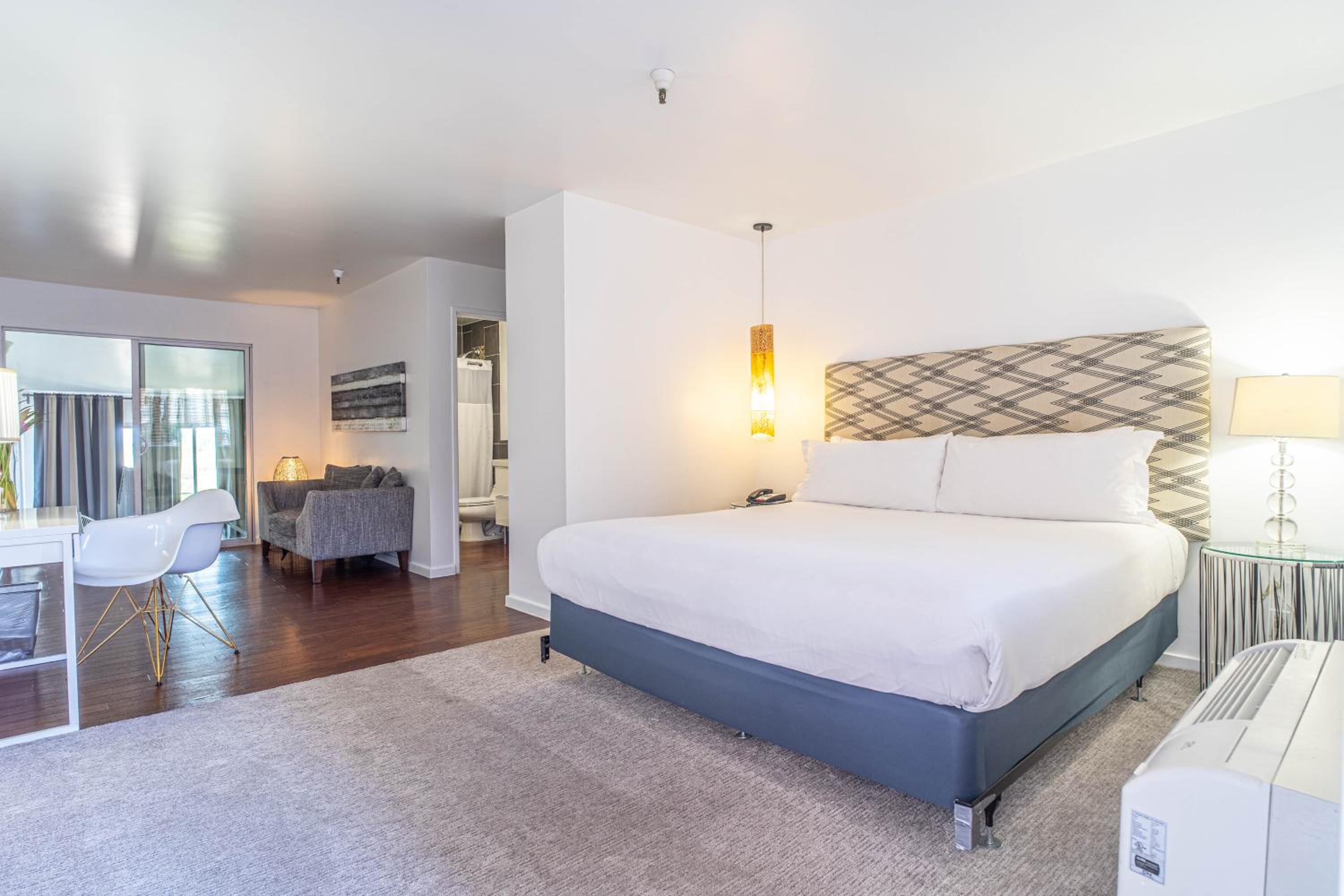 Premium Suite with Private Pool - Photo 3