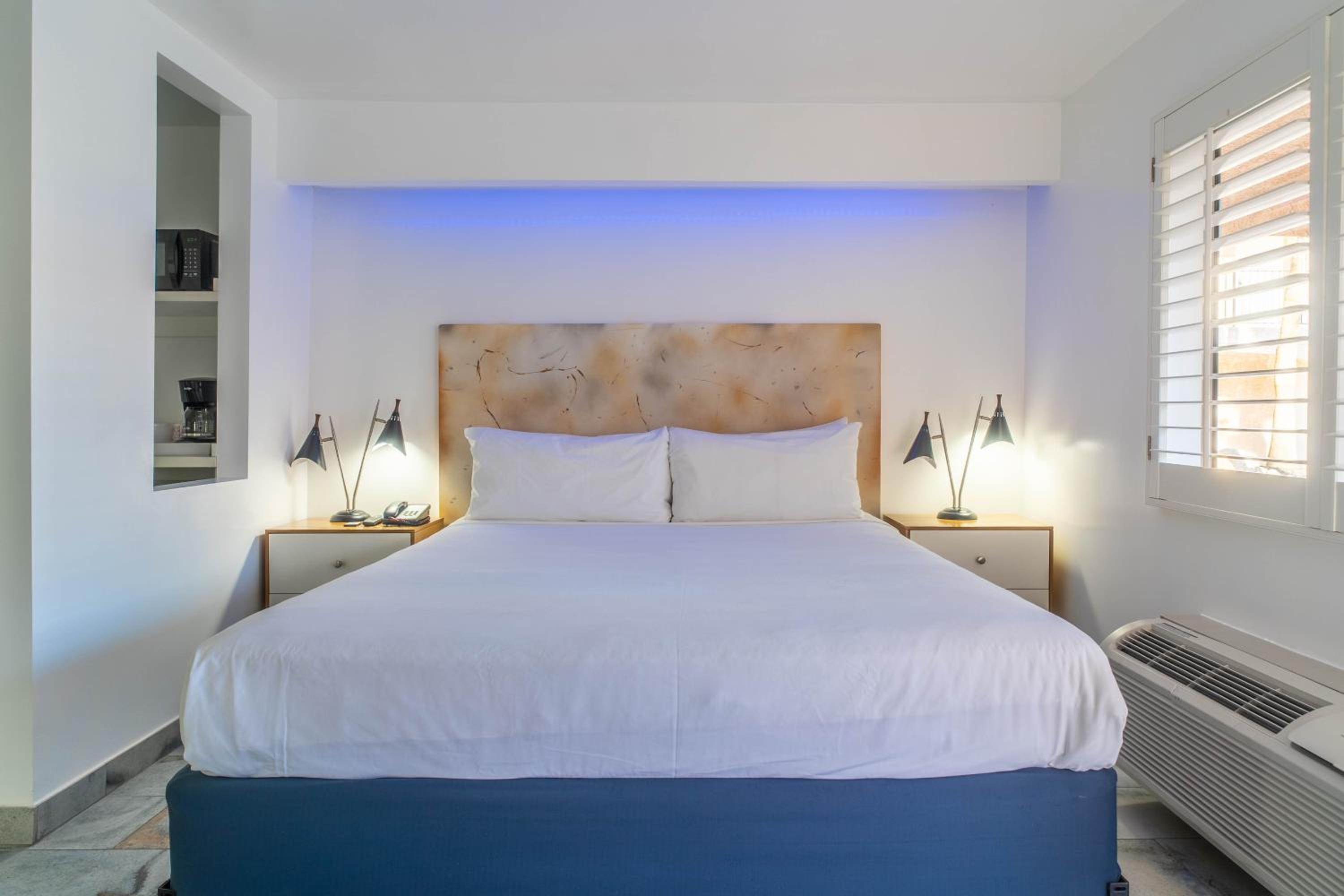 Premium Suite with Private Pool - Photo 15