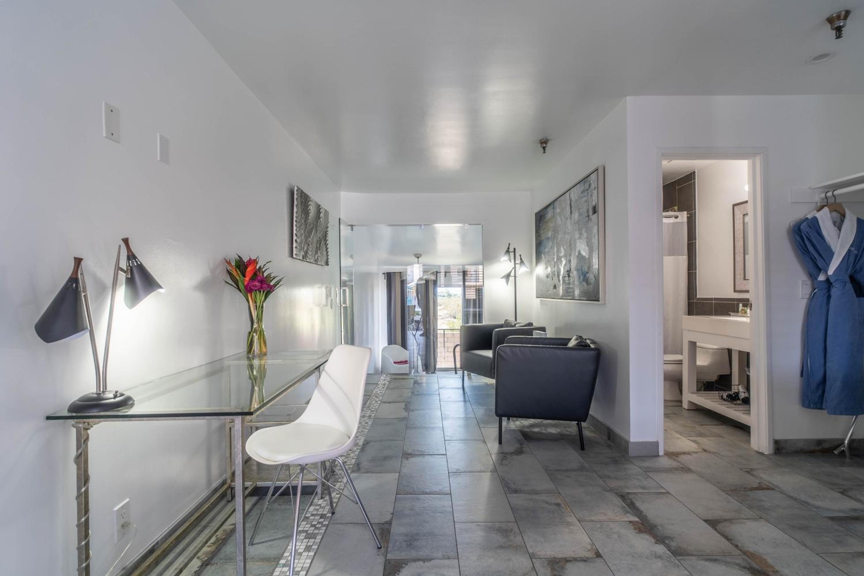 Premium Suite with Private Pool - Photo 11