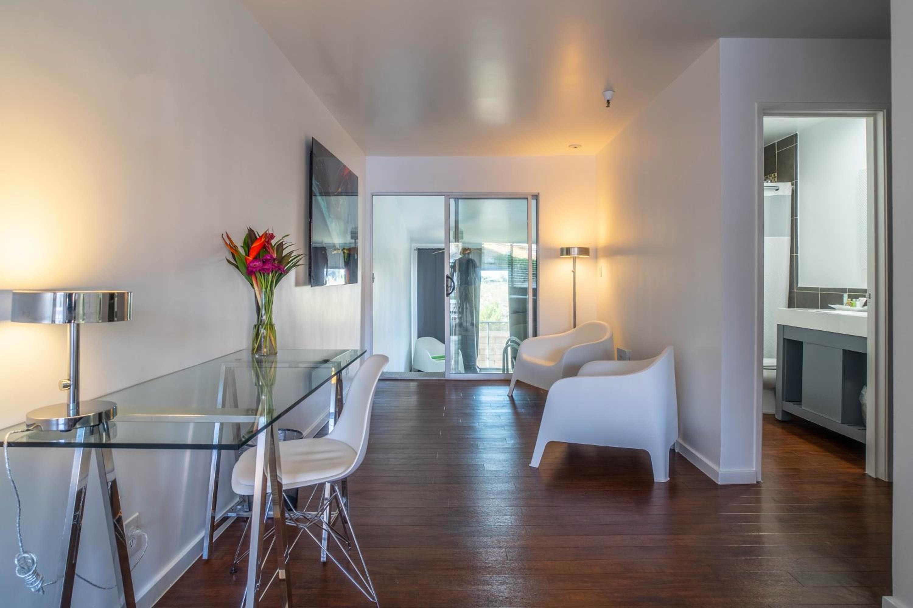 Premium Suite with Private Pool - Photo 5