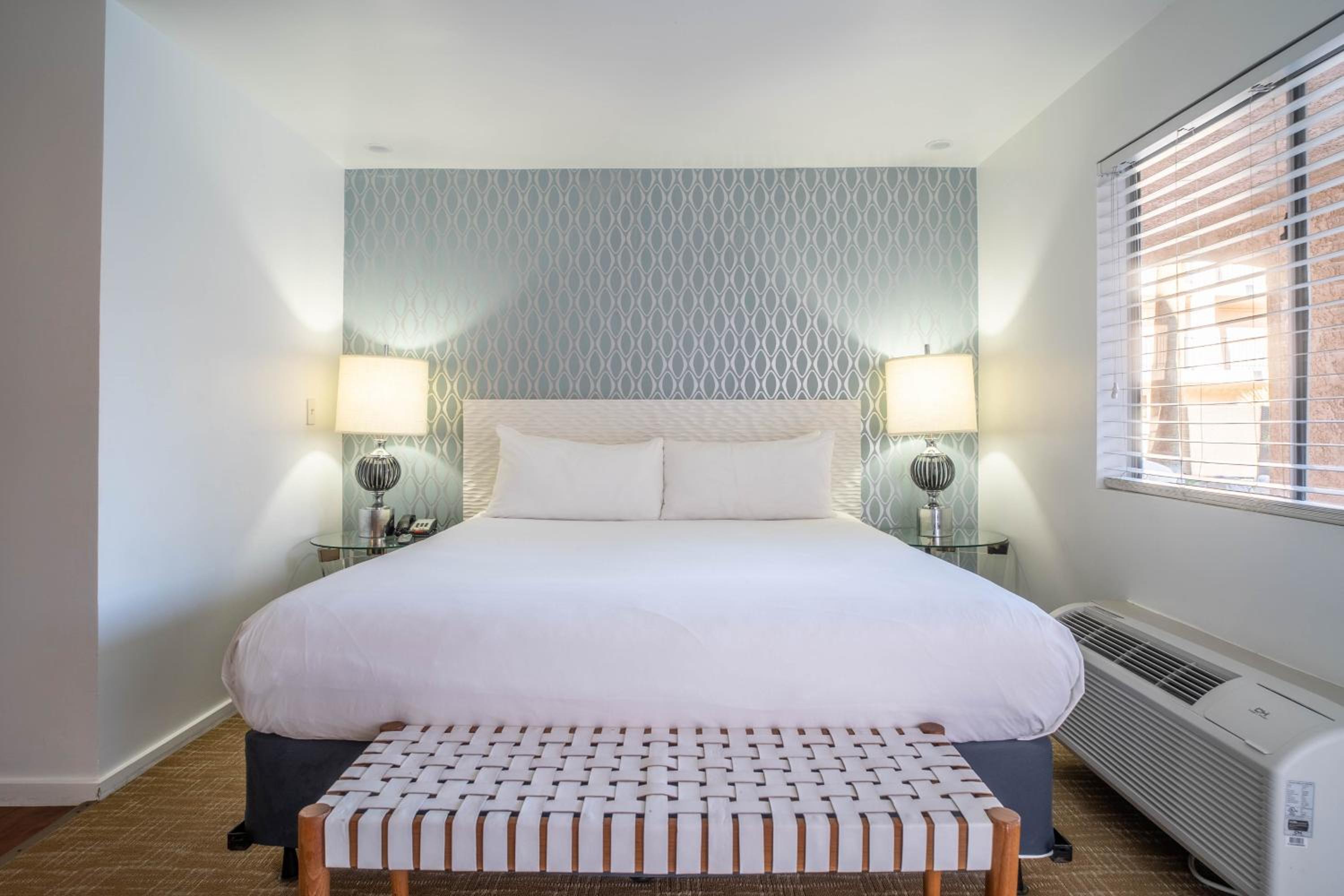 Premium Suite with Private Pool - Photo 6