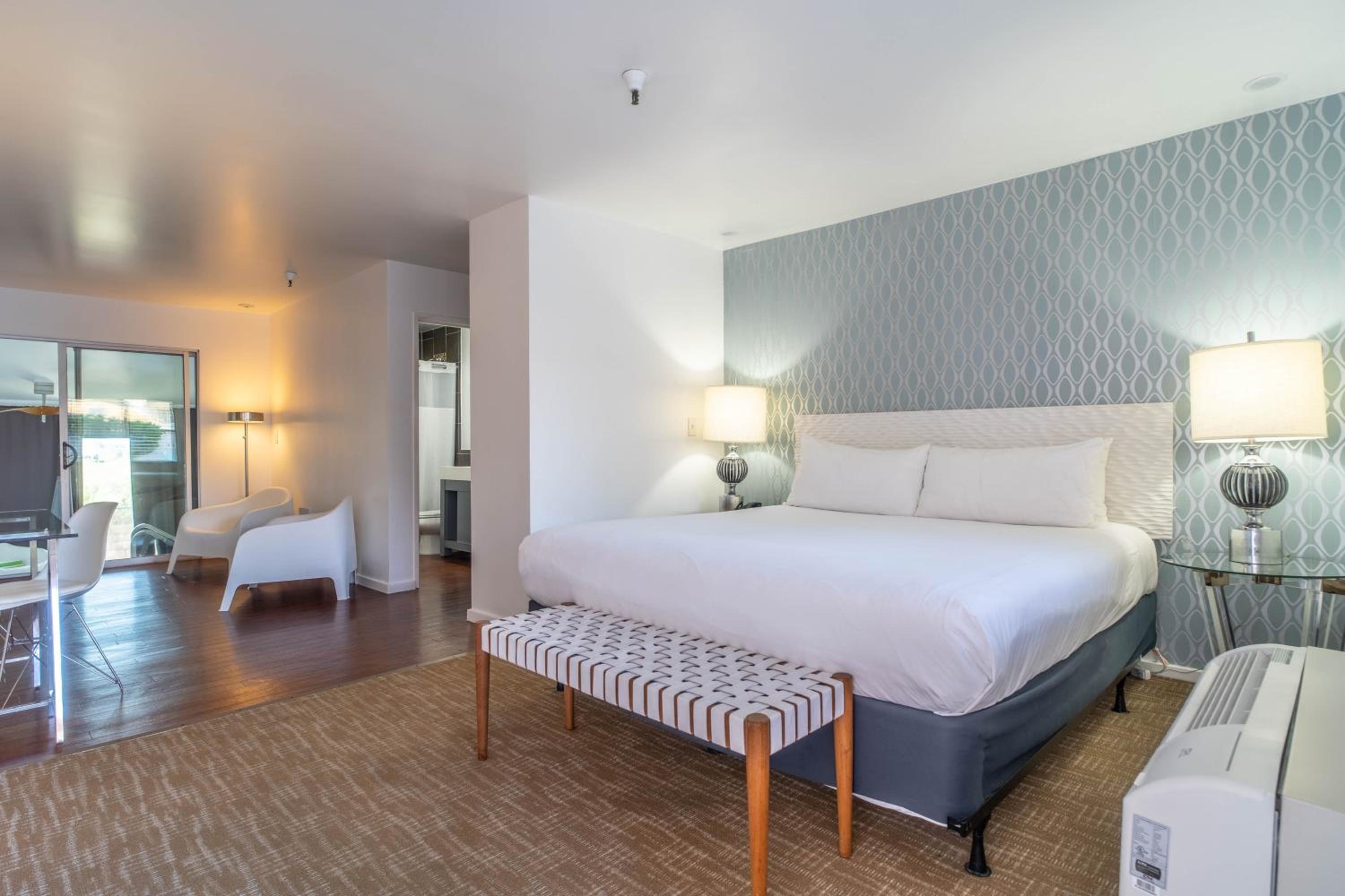 Premium Suite with Private Pool - Photo 8