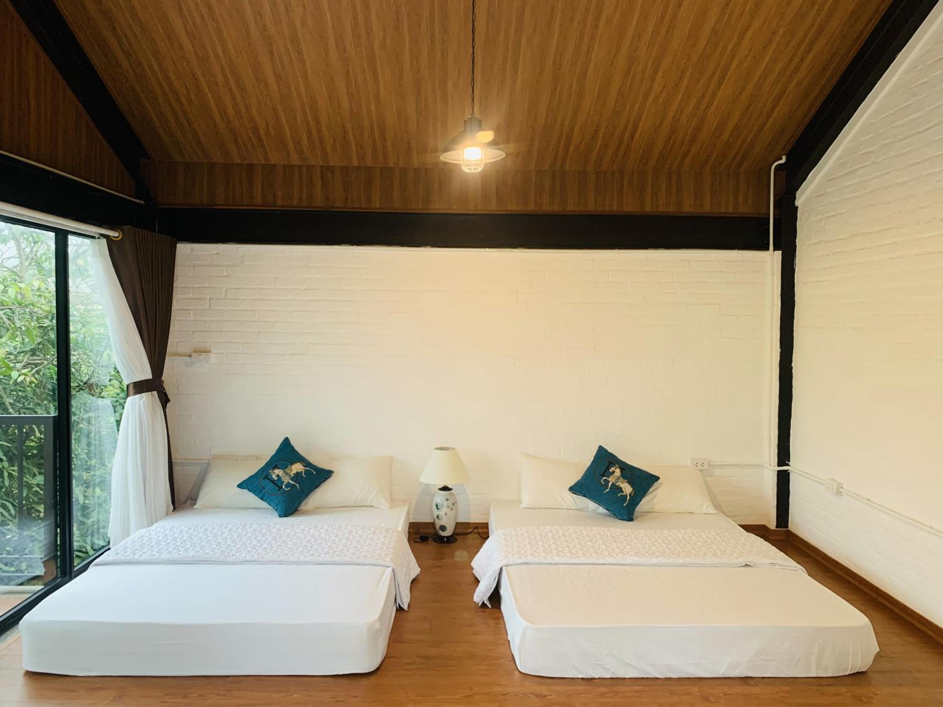 8-Bed Mixed Dormitory Room photo 2
