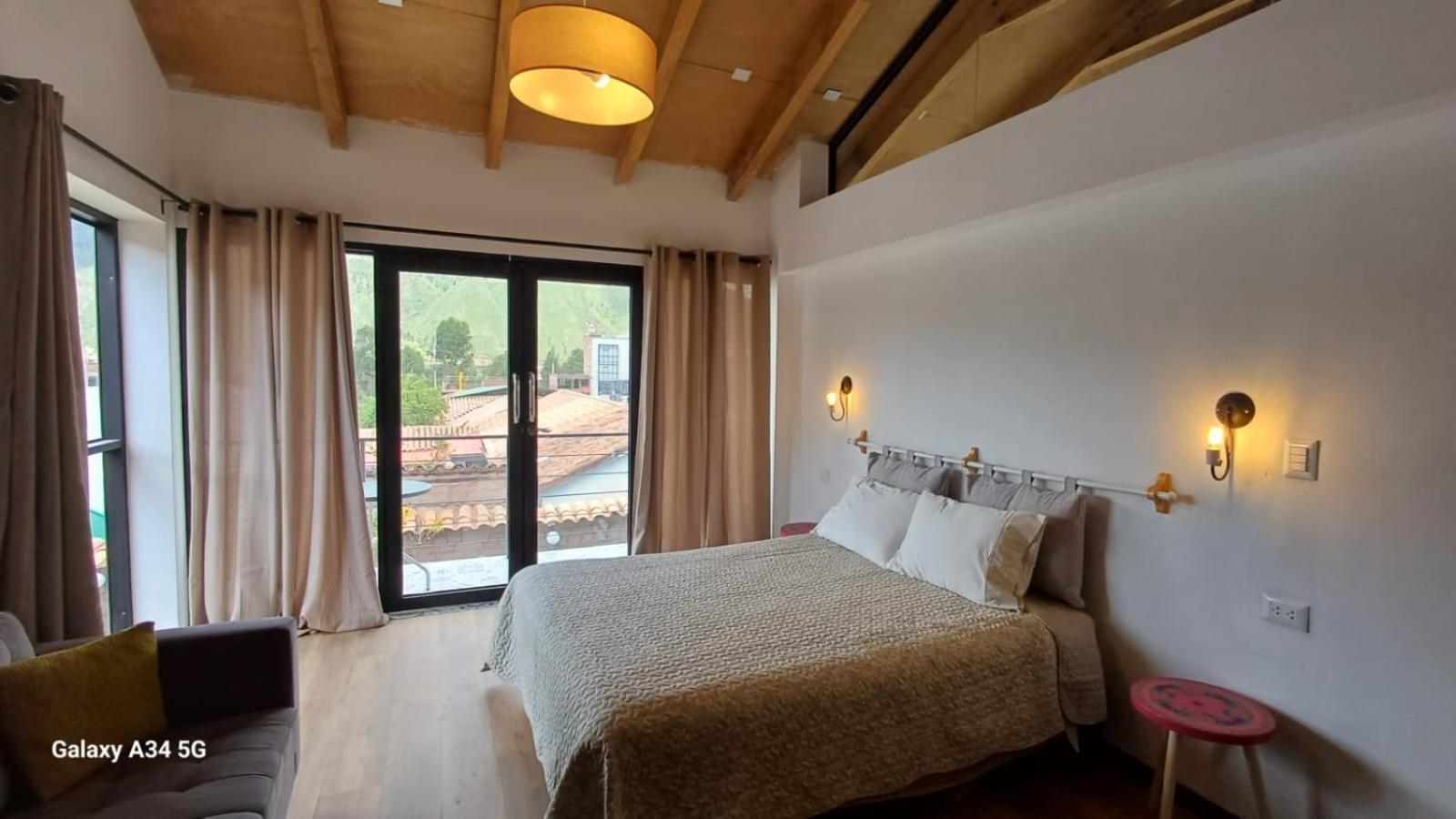 Three-Bedroom House photo 1