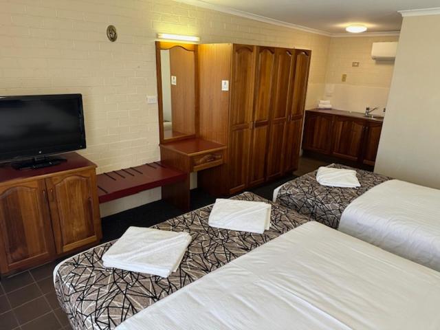 Two Bedroom Unit photo 3