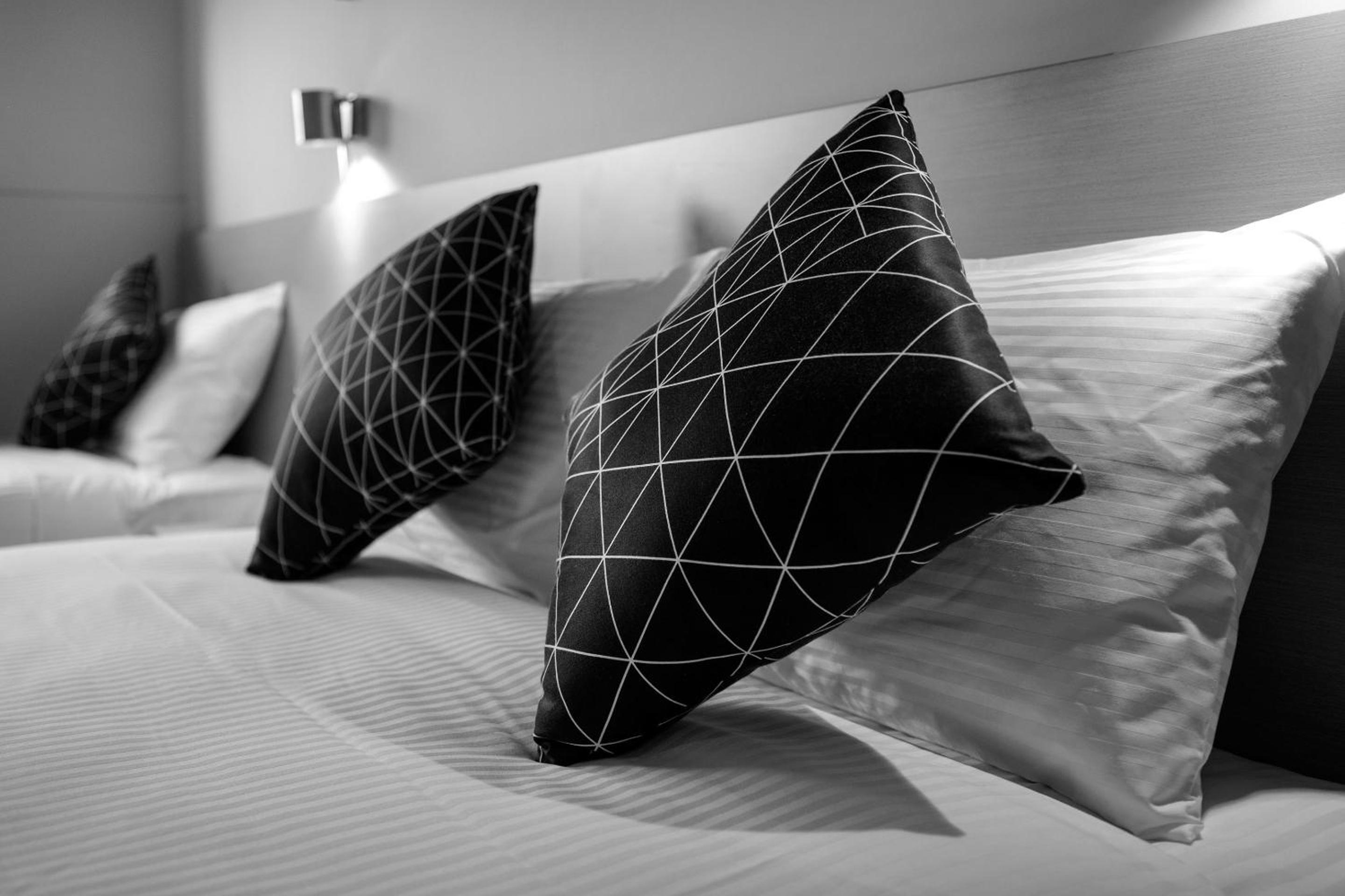 Studio Queen and Single with Free Welcome Drink For Two Guests photo 1