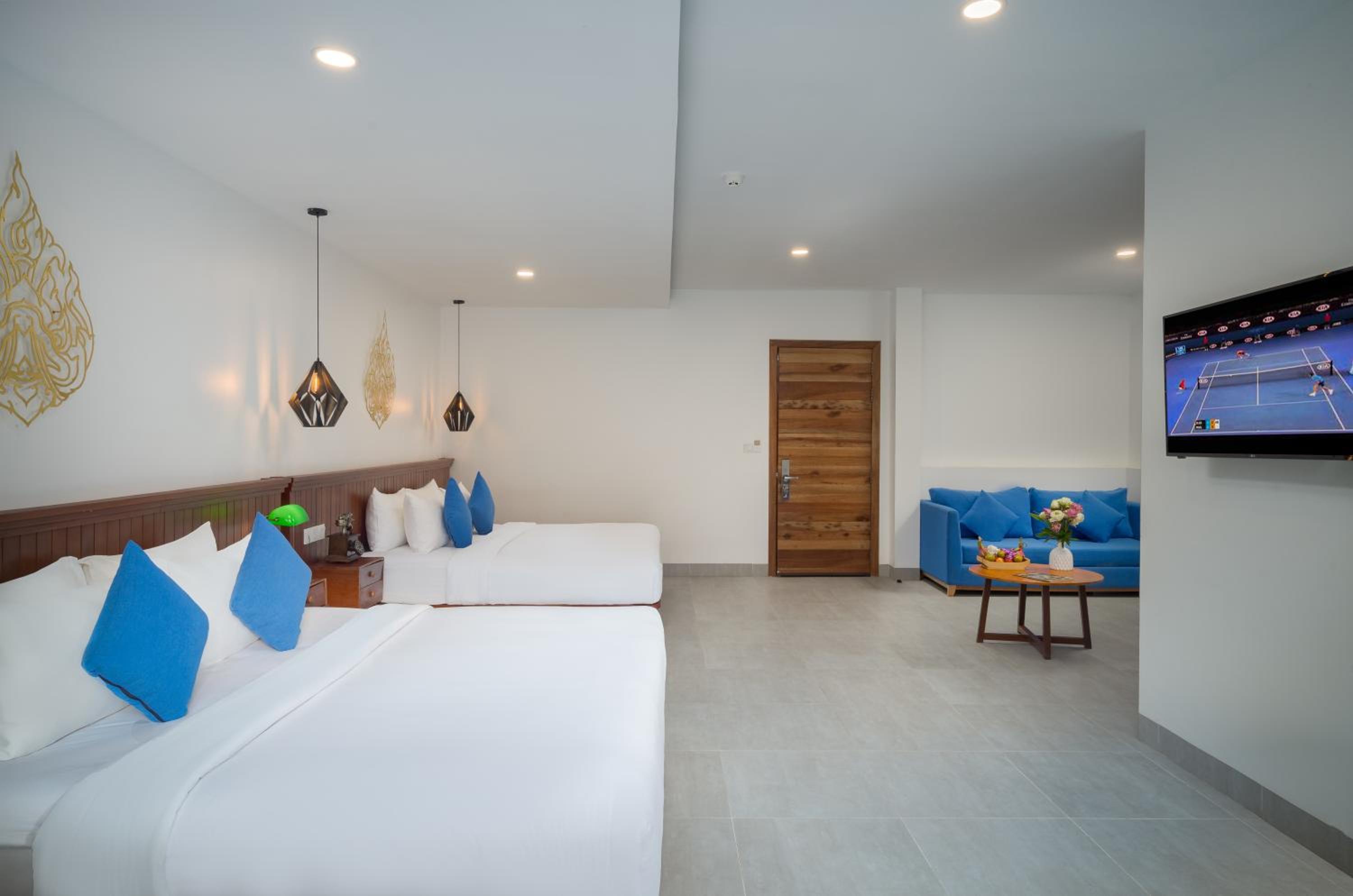 Premier Family Room photo 3