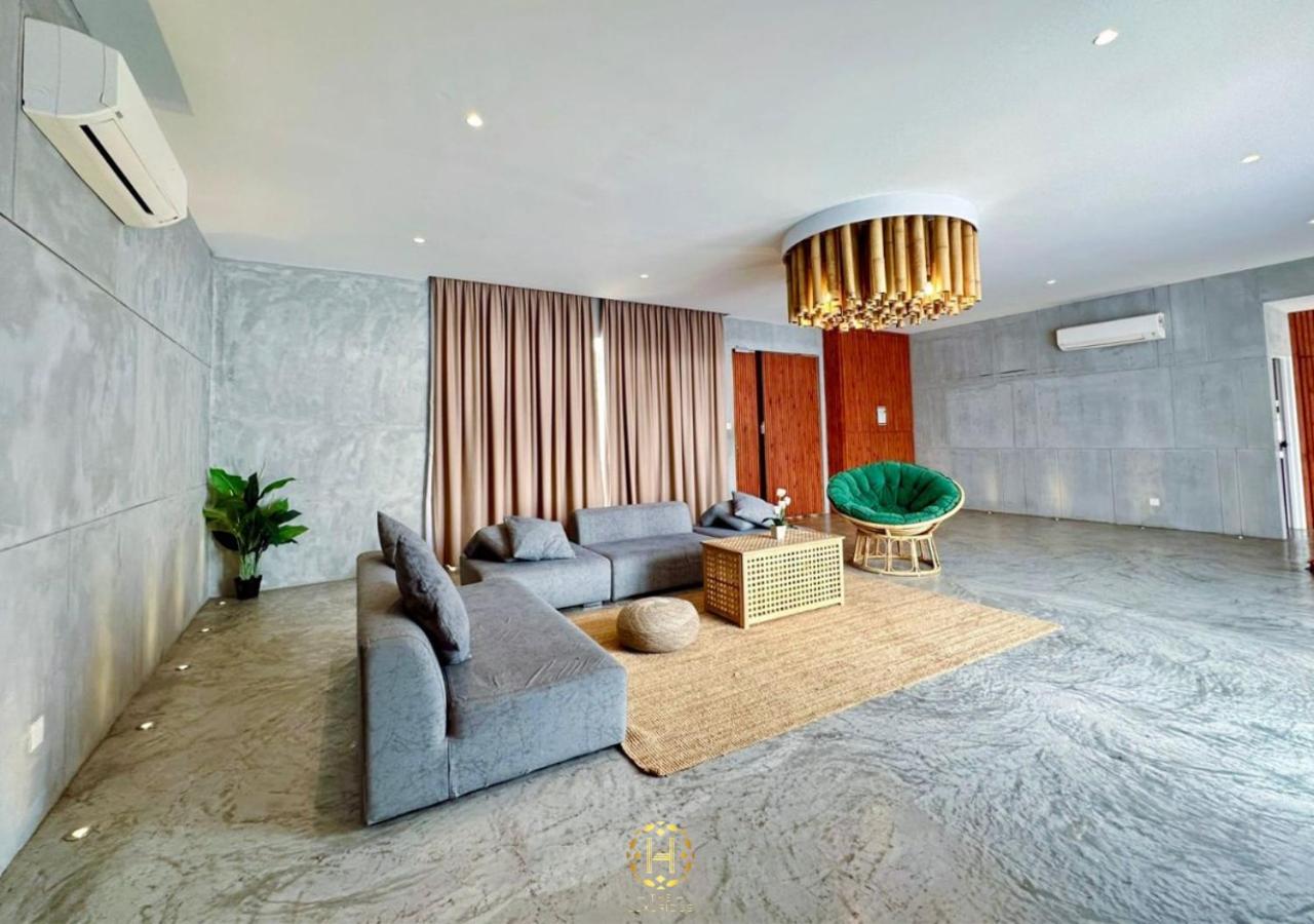 Villa photo 2