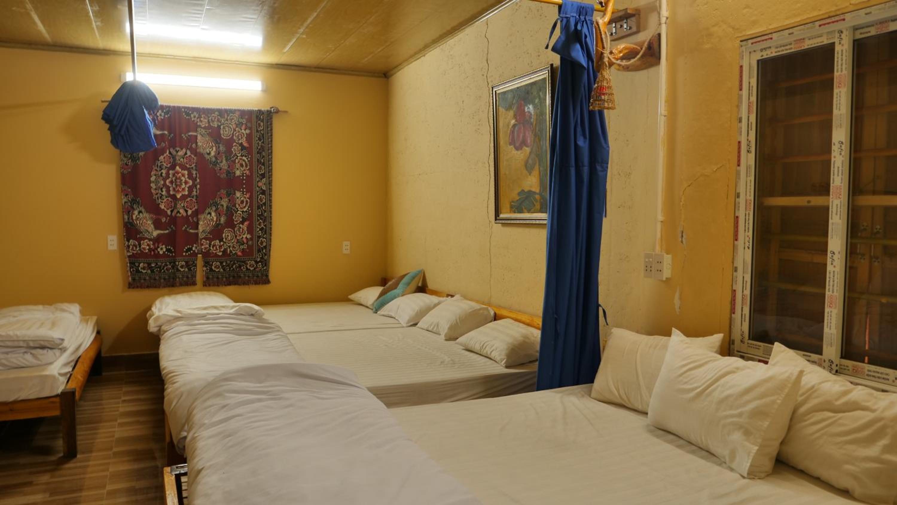 6-Bed Mixed Dormitory Room photo 2
