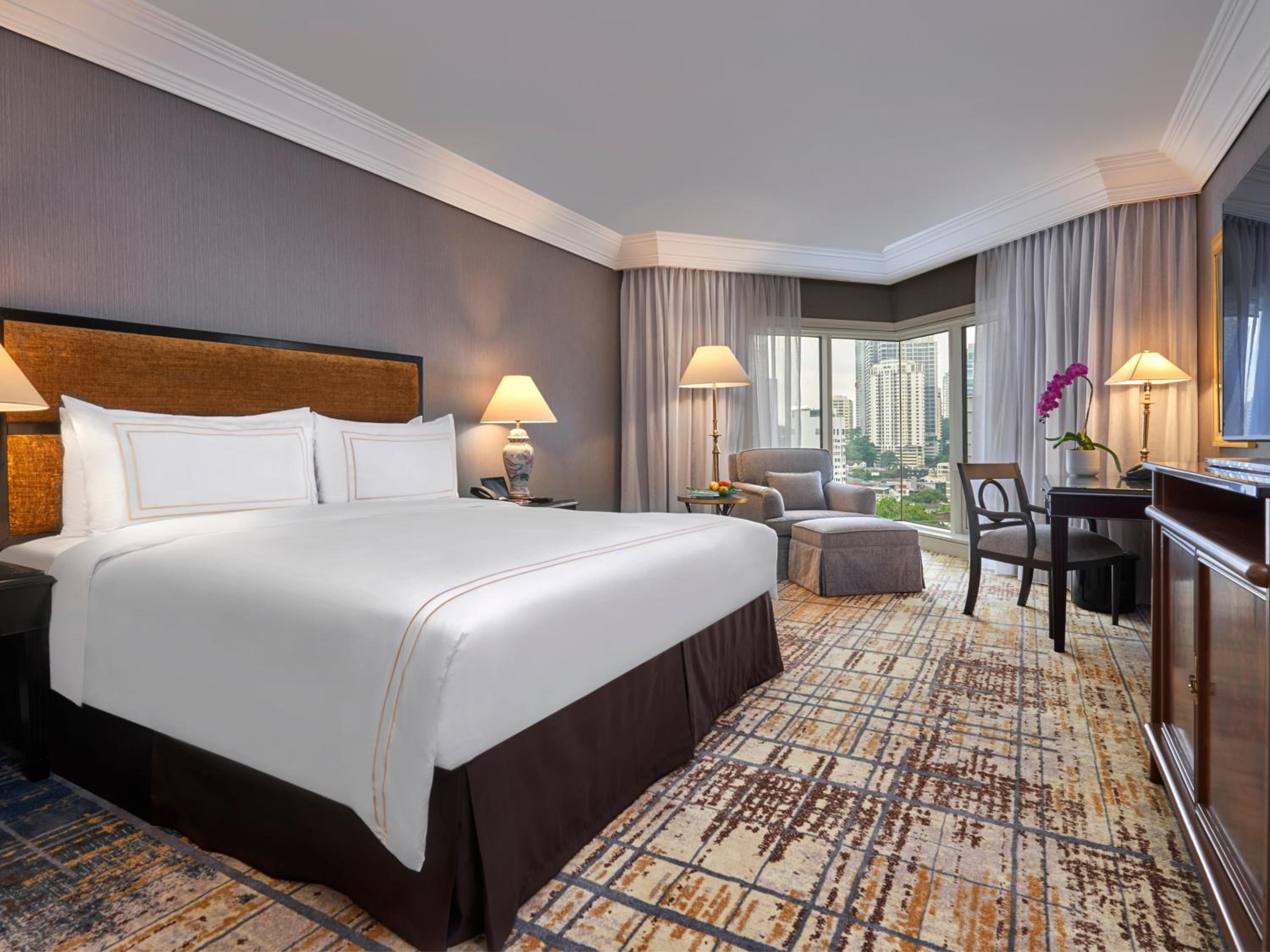 Classic Room with One Queen Bed photo 3