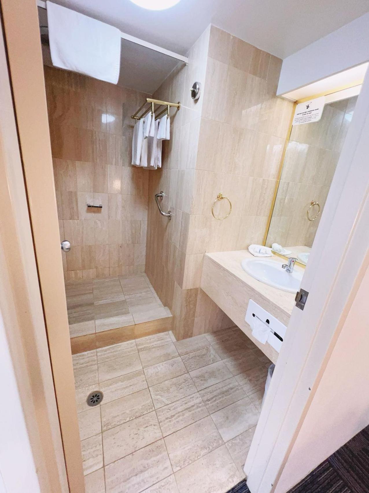 Twin Suite - Photo 5