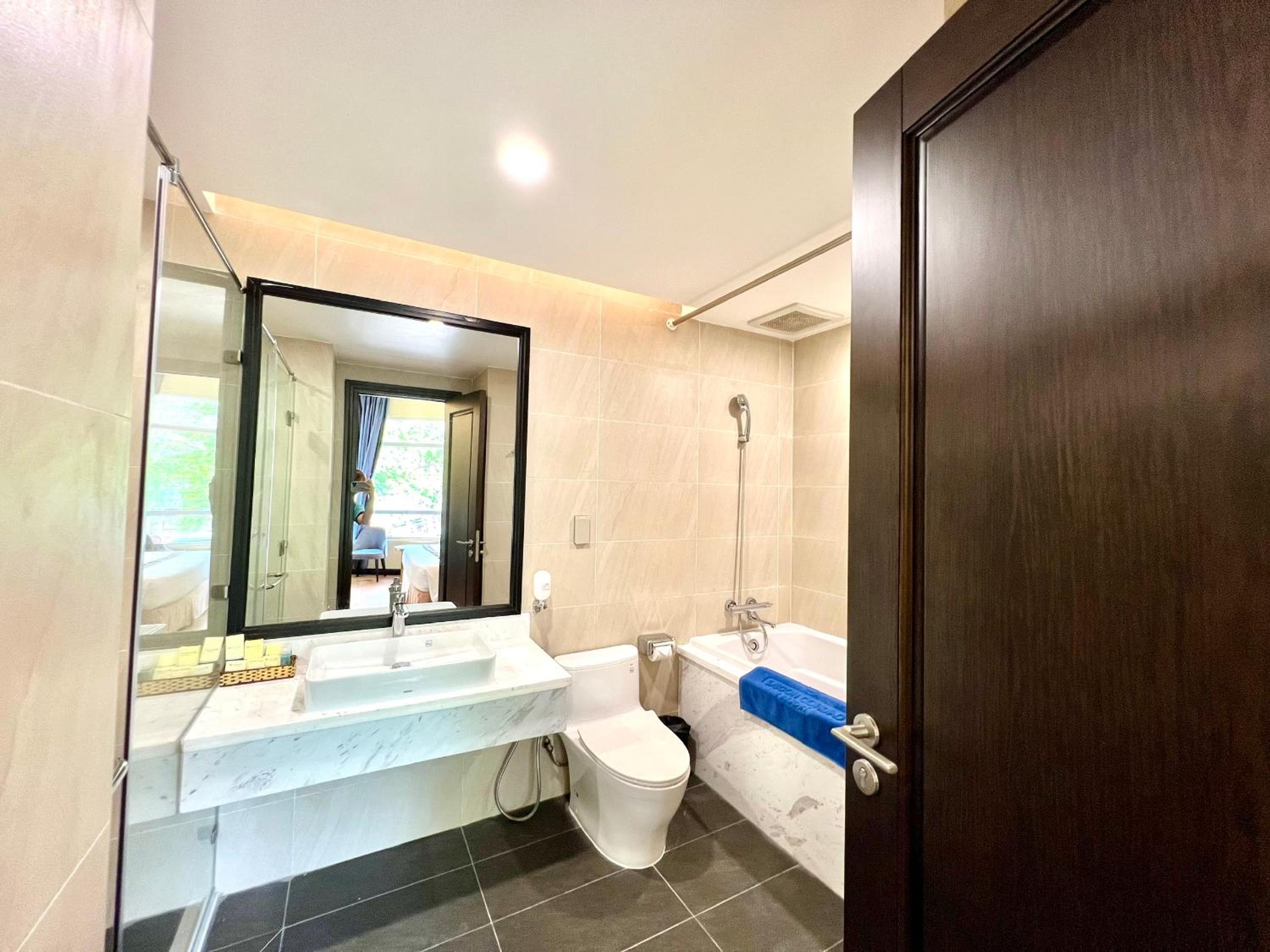 Suite with Garden View photo 3