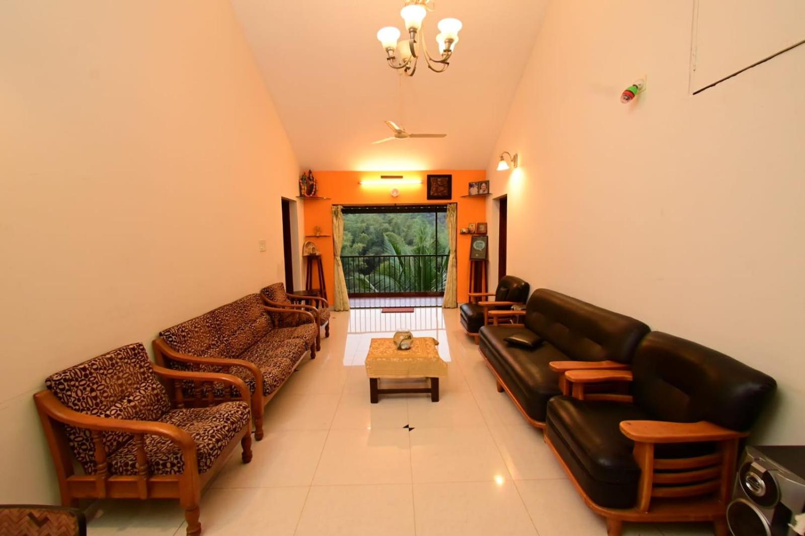 Deluxe Double Room (2 Adults + 1 Child) photo 1