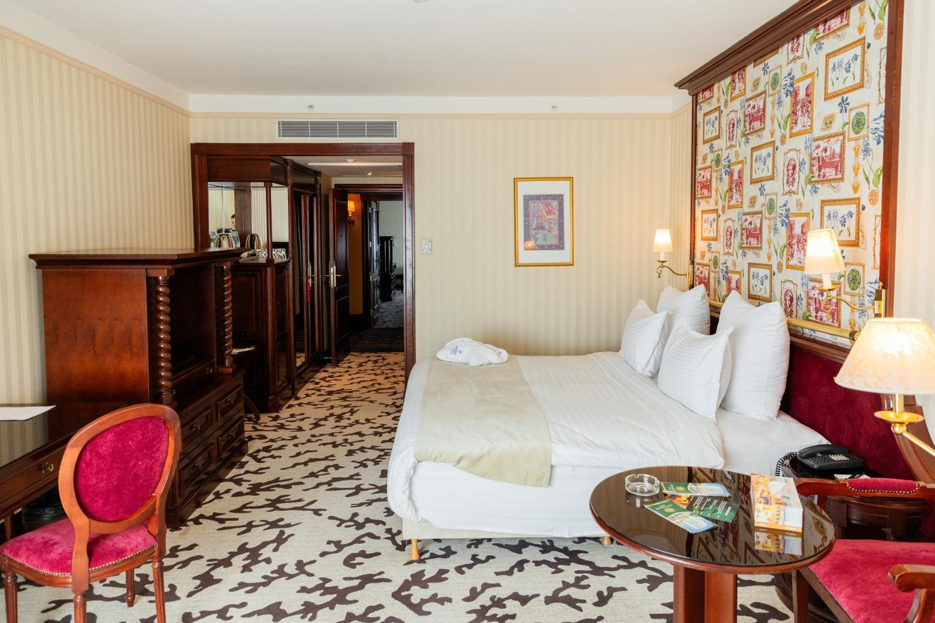 Standard Double Room - Photo 7