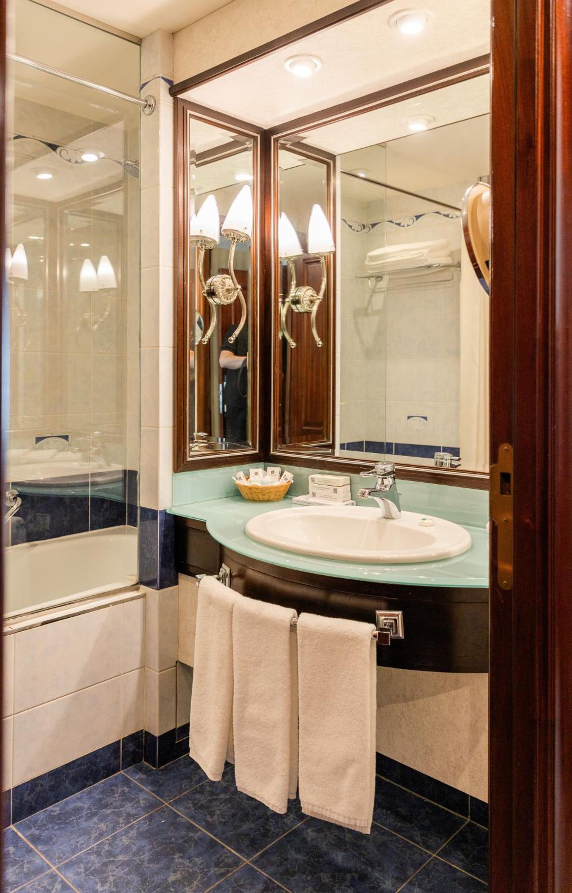 Standard Double Room - Photo 4