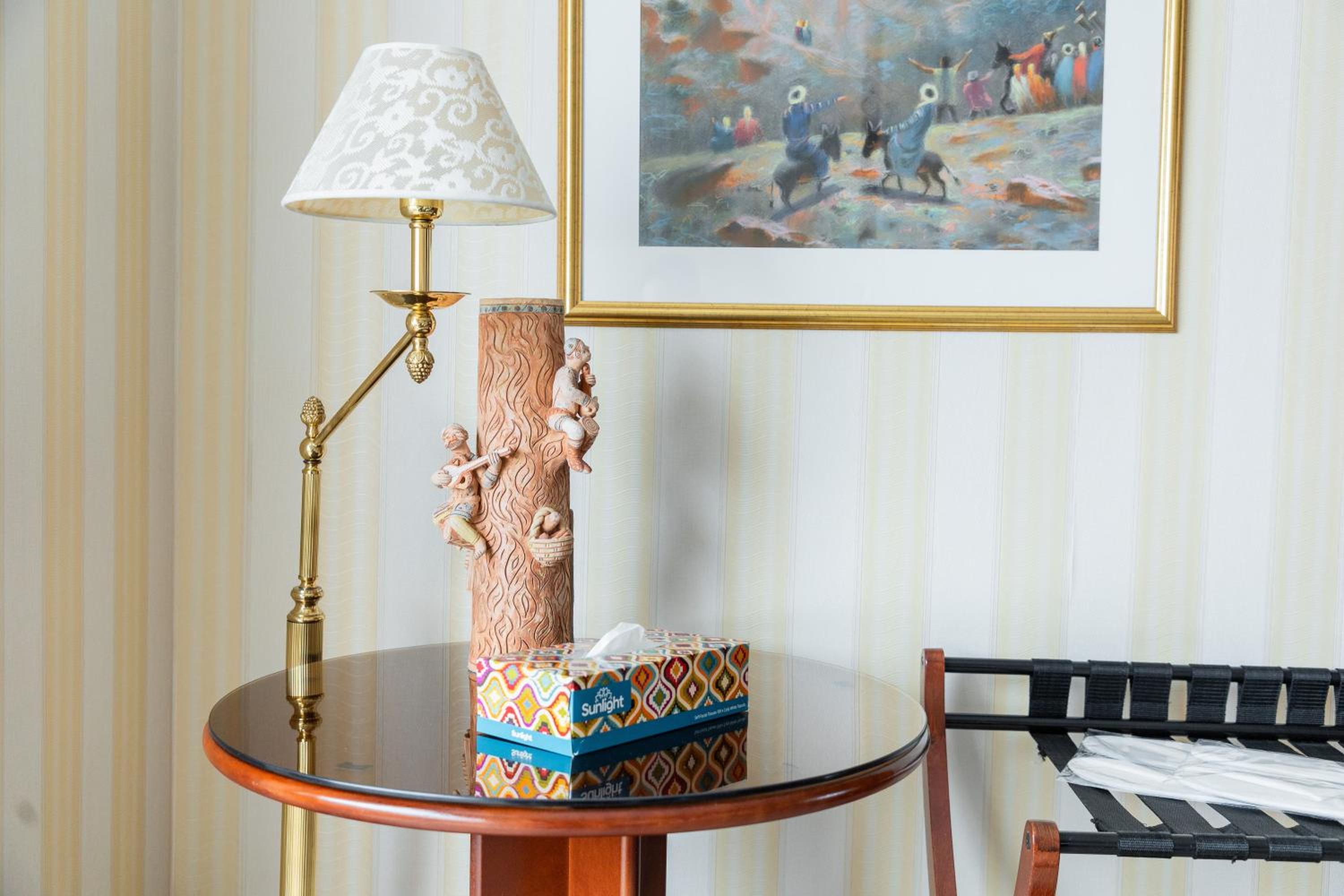Suite - Photo 9