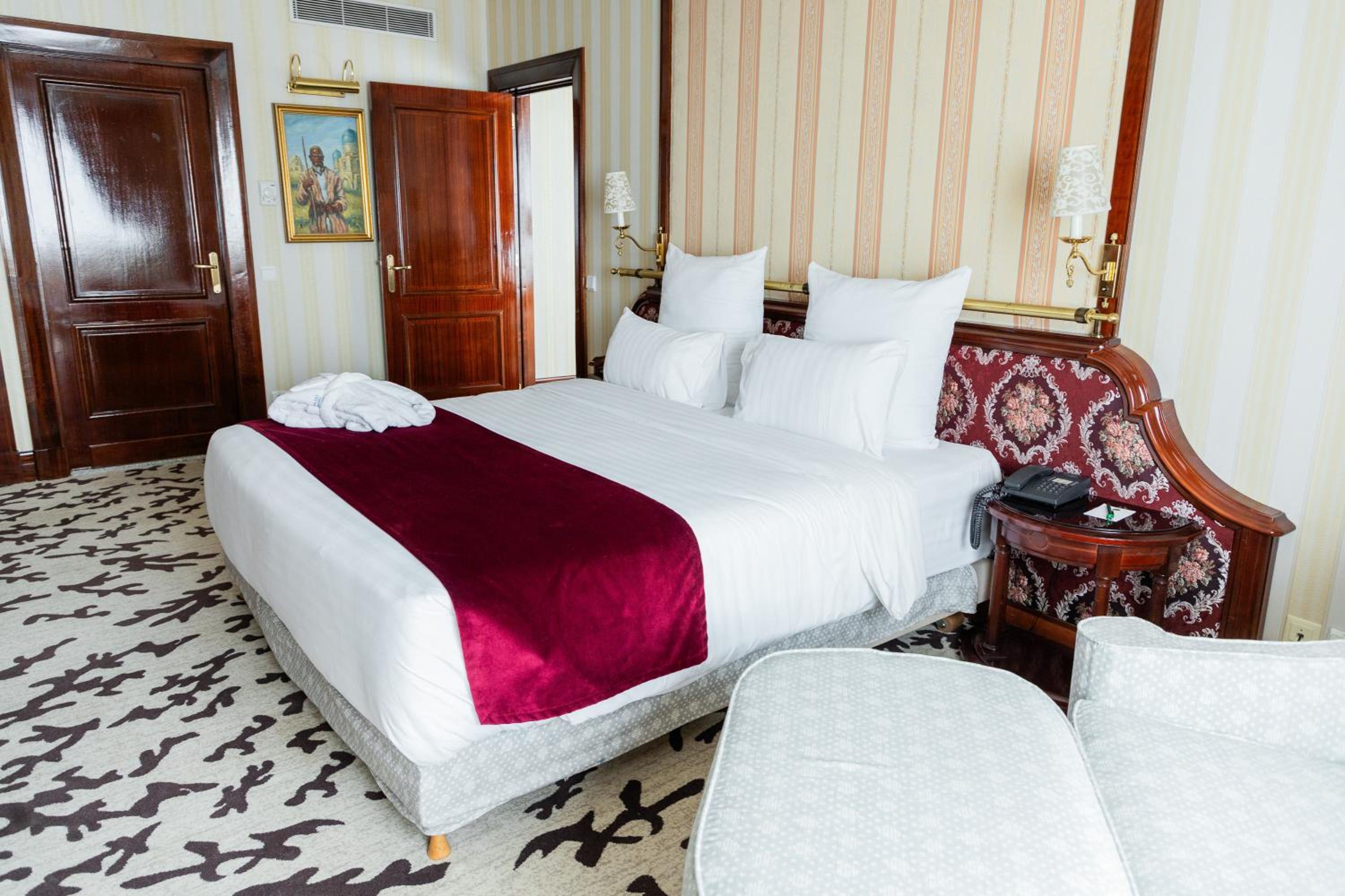 Suite - Photo 2