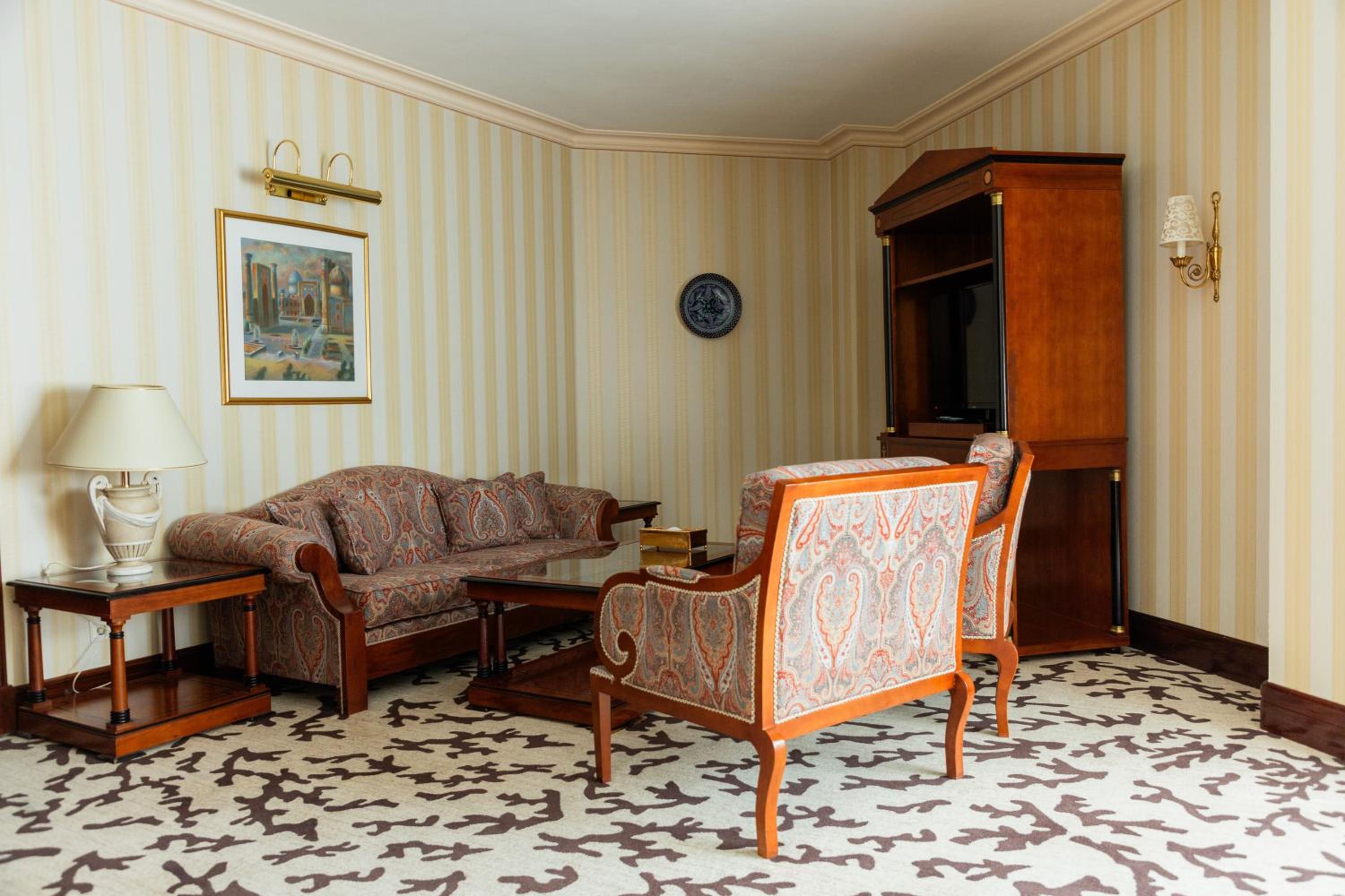Suite - Photo 5