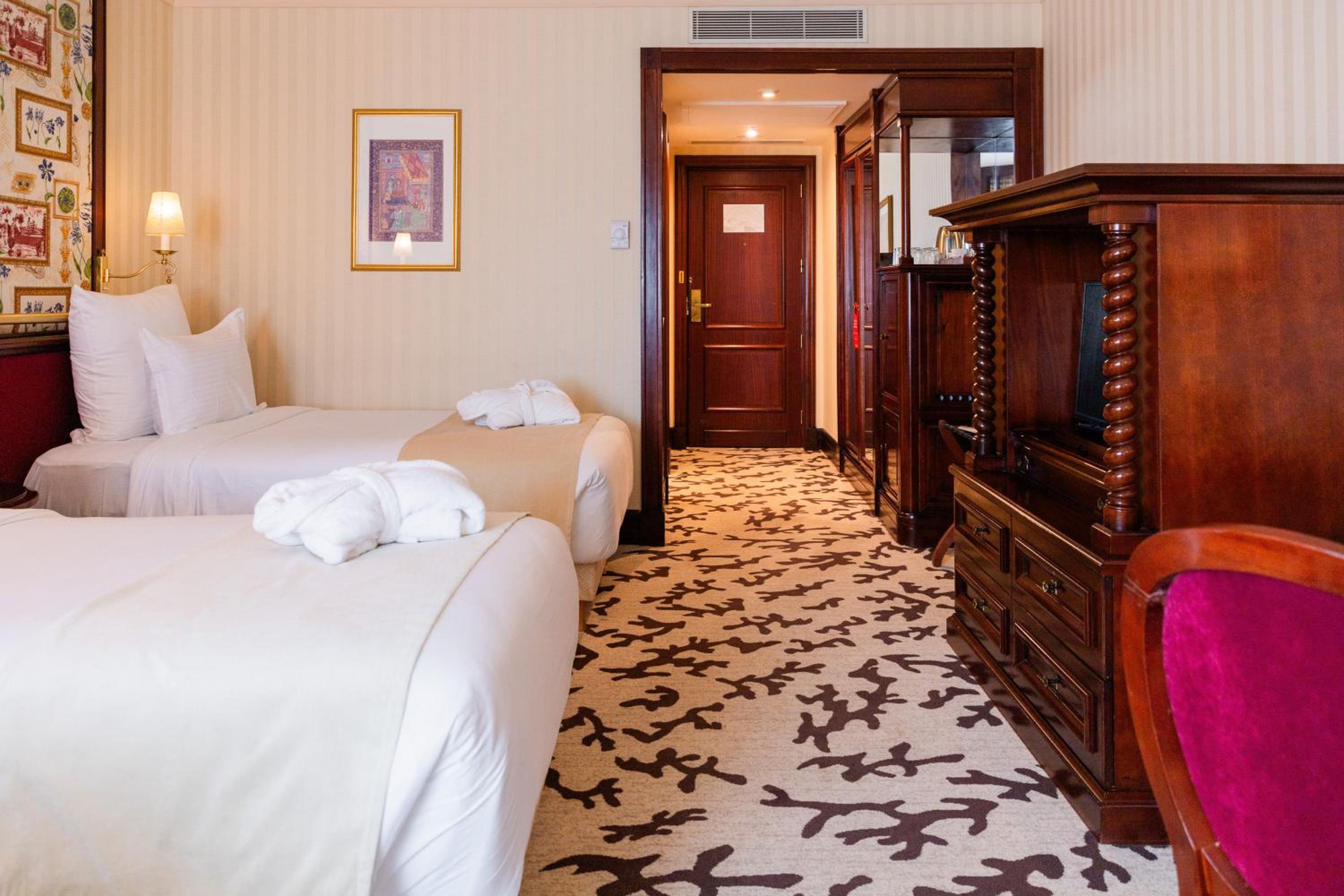 Standard Twin Room - Photo 3