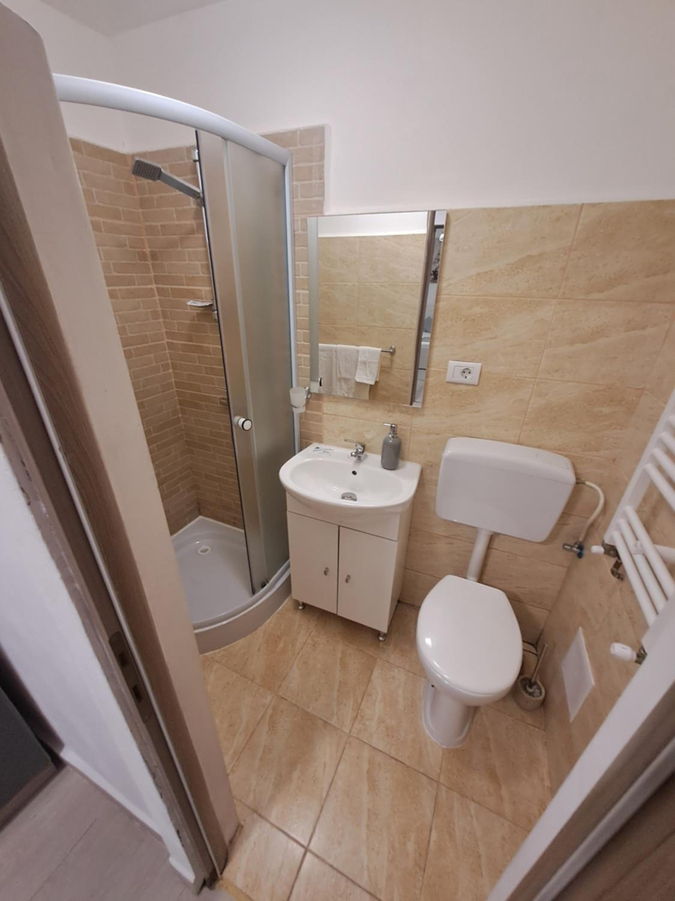 One-Bedroom Apartment - Photo 4