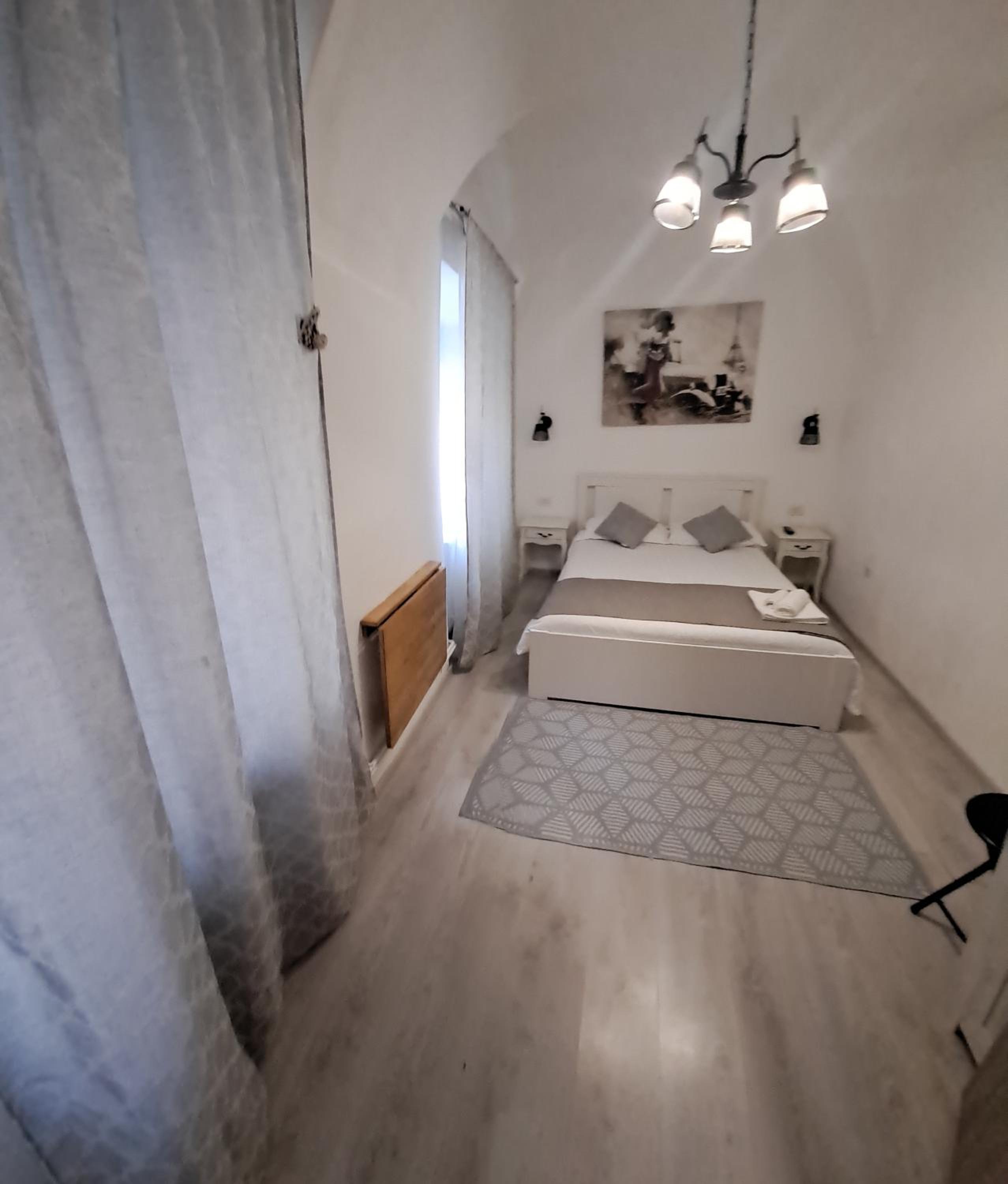 One-Bedroom Apartment - Photo 6