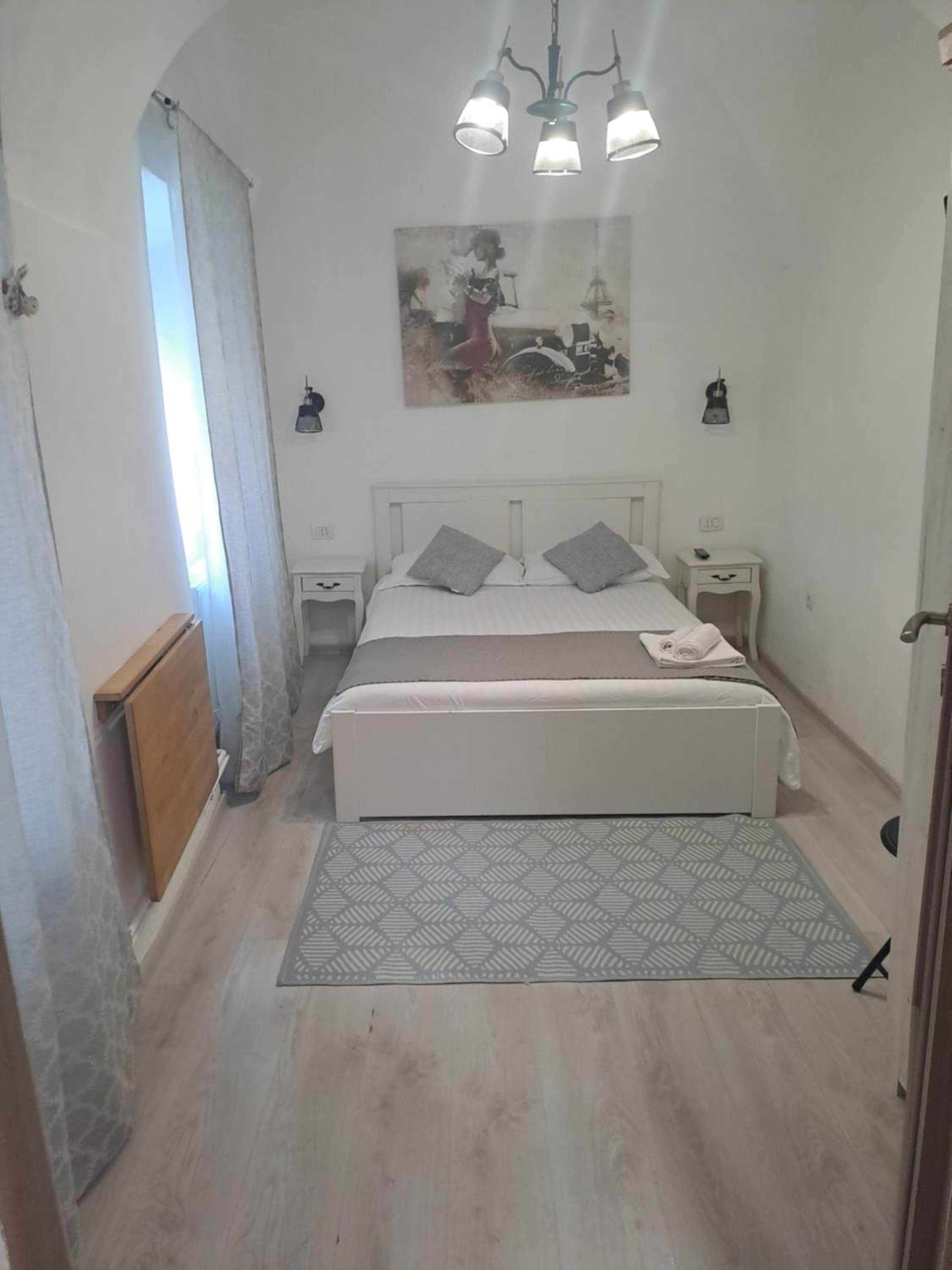 One-Bedroom Apartment - Photo 8