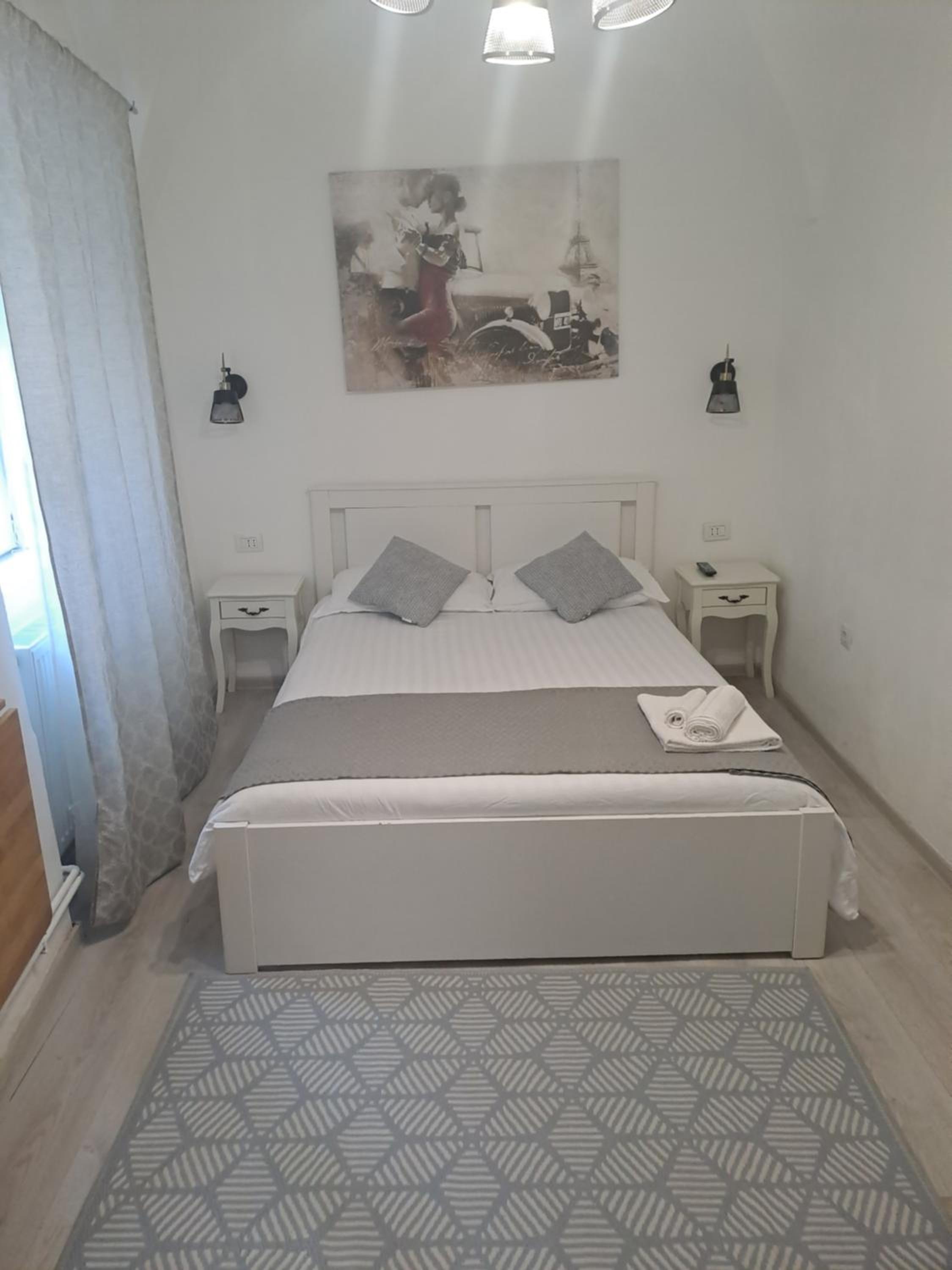 One-Bedroom Apartment - Photo 9