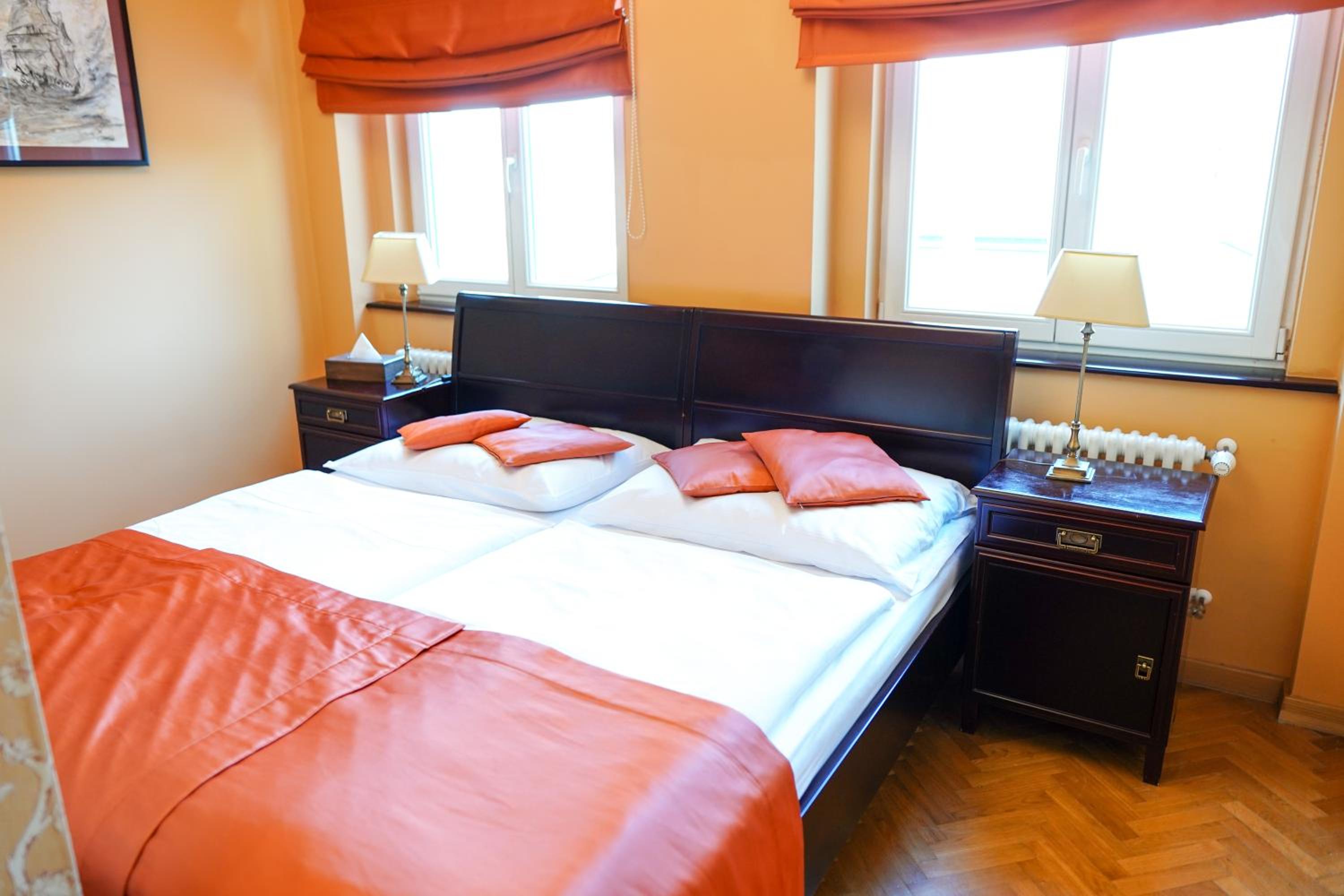 Standard Double or Twin Room - Photo 5